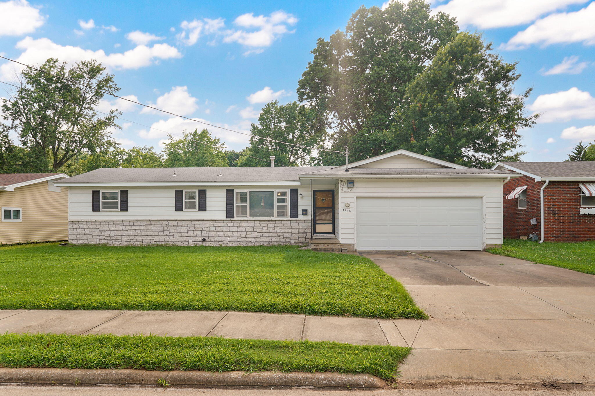 1215 S Airwood Drive — photo