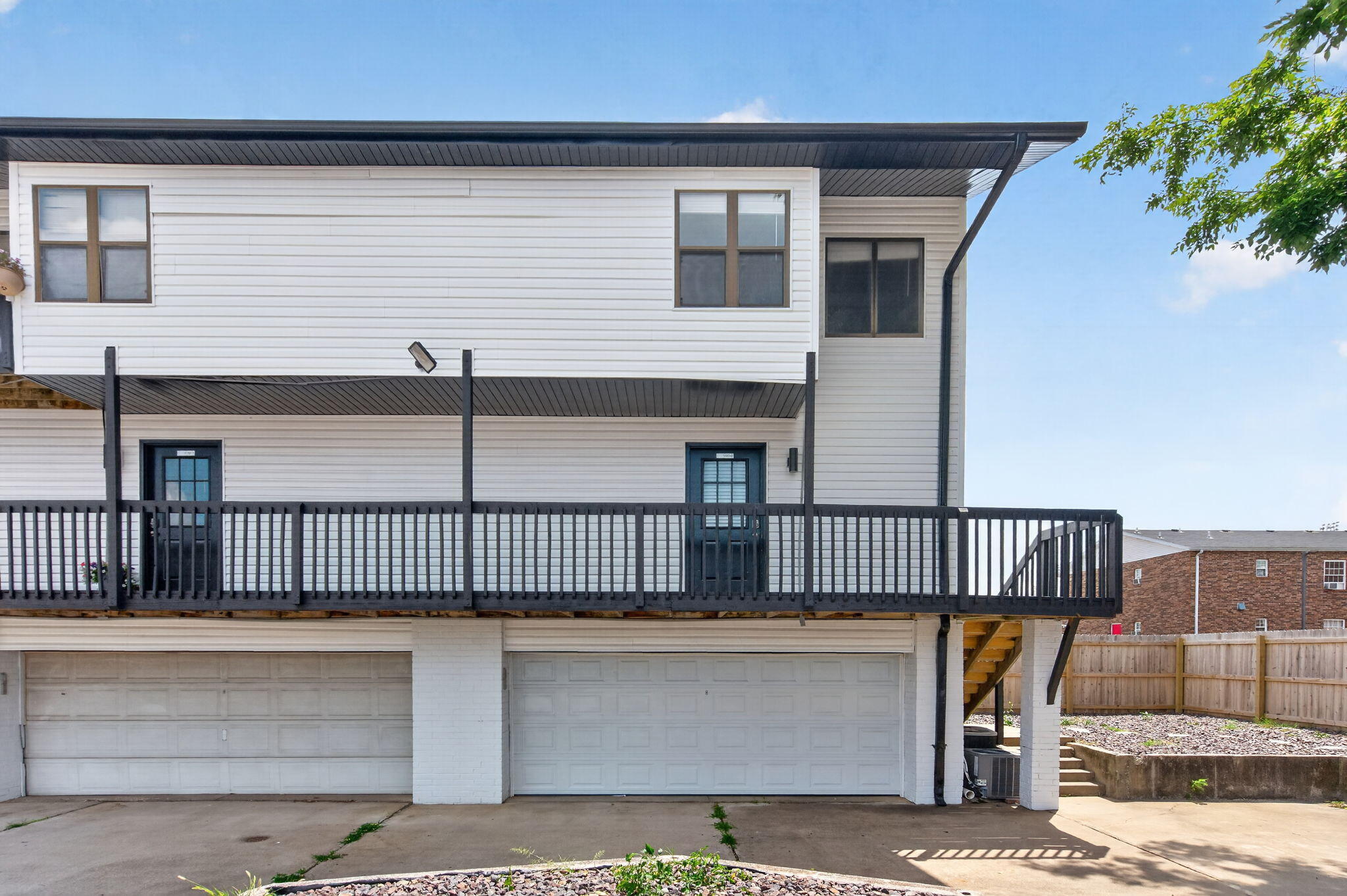 1030 E Elm Street — photo