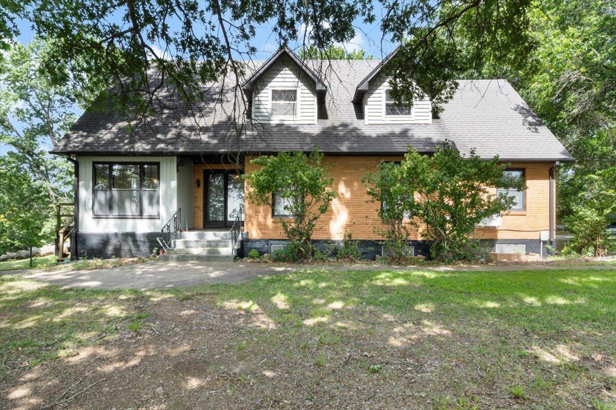 495 Spring Valley Road — photo