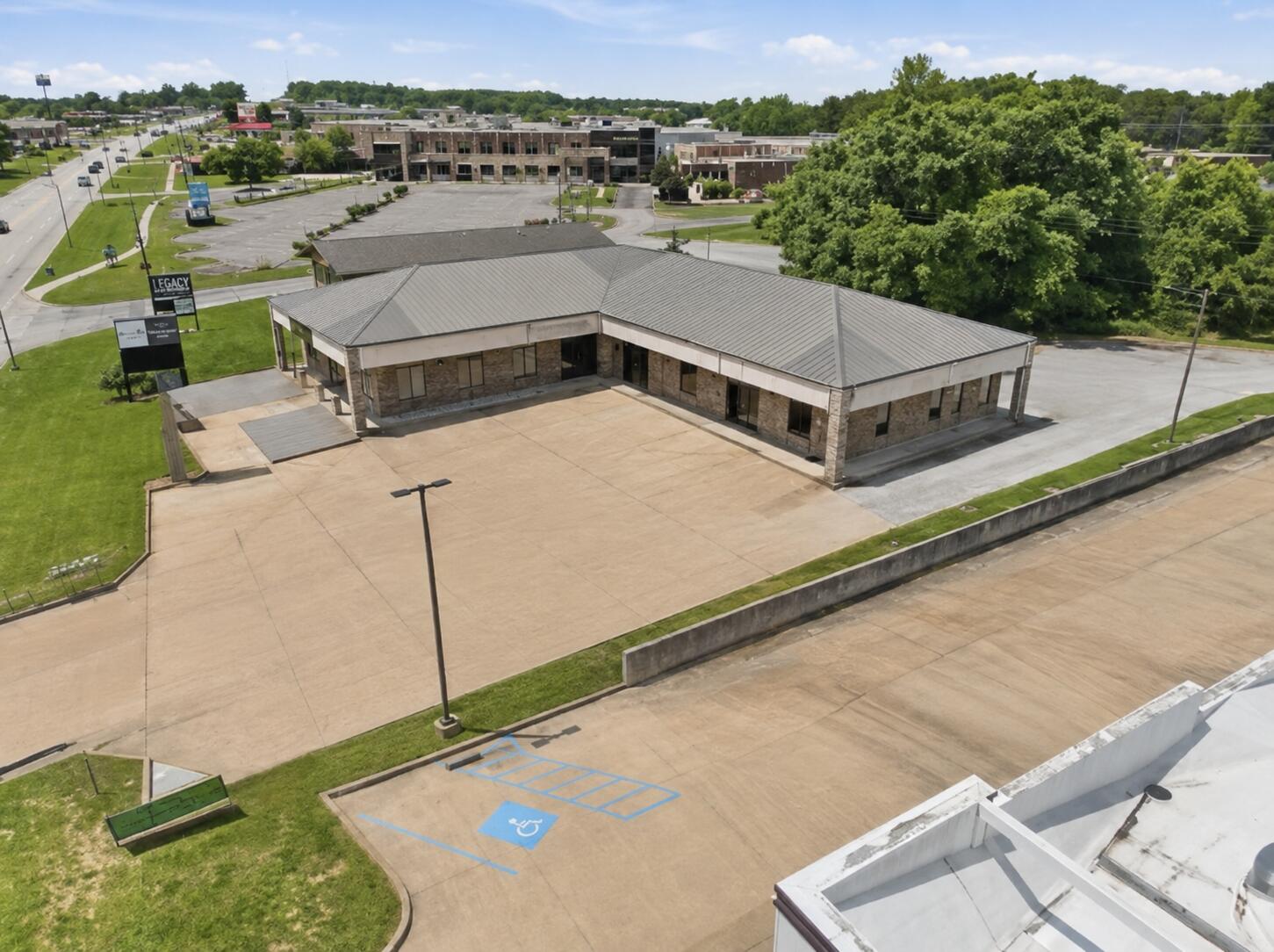 1213 South Highway 63 — photo