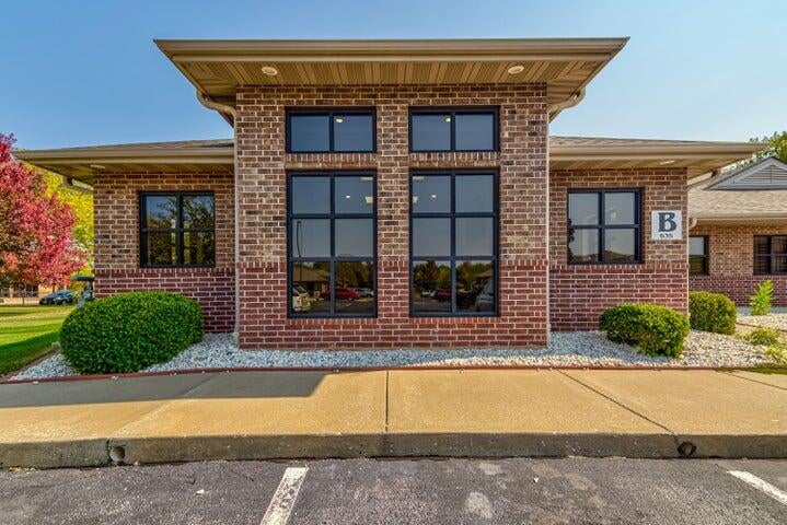636 W Republic Road B100 — photo