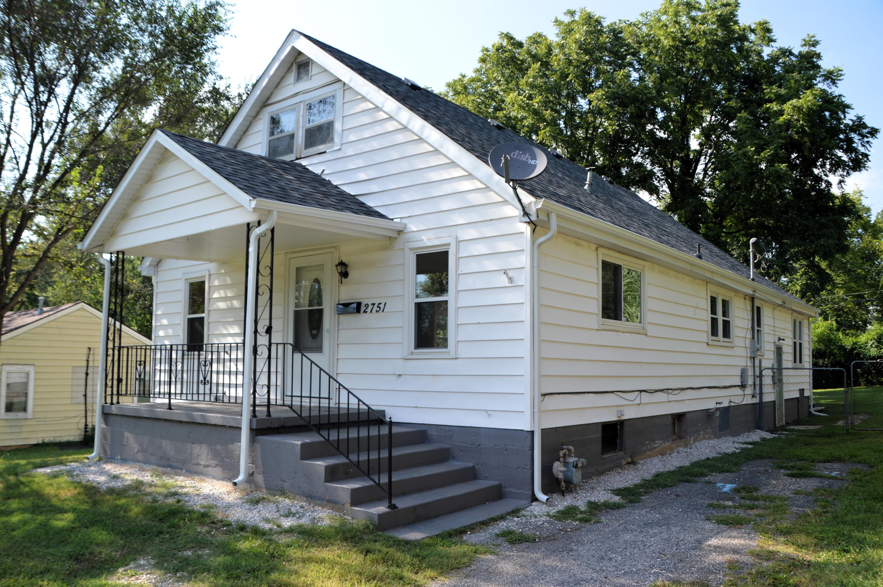 2751 W Walnut Street — photo