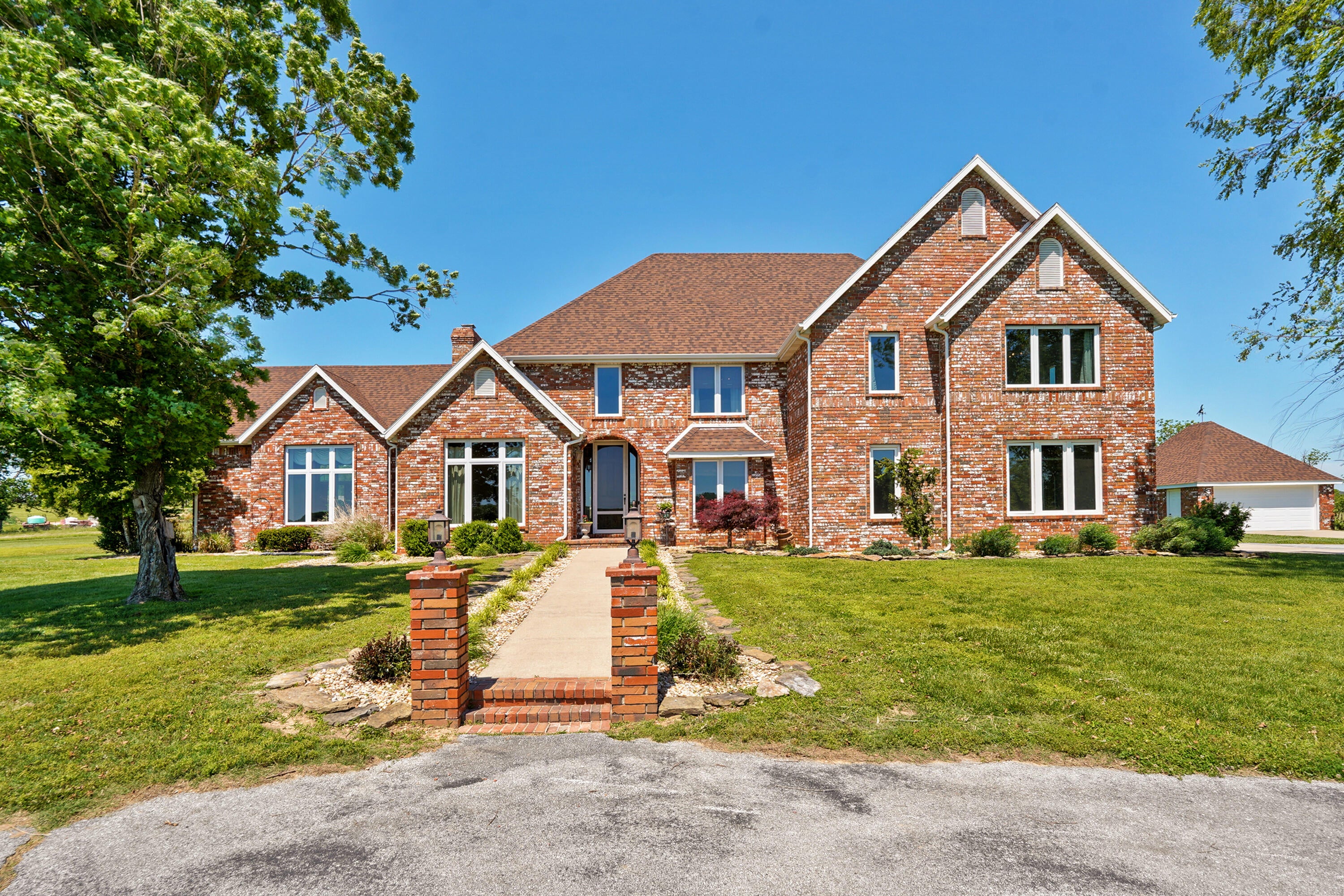 881 W Riverdale Drive — photo