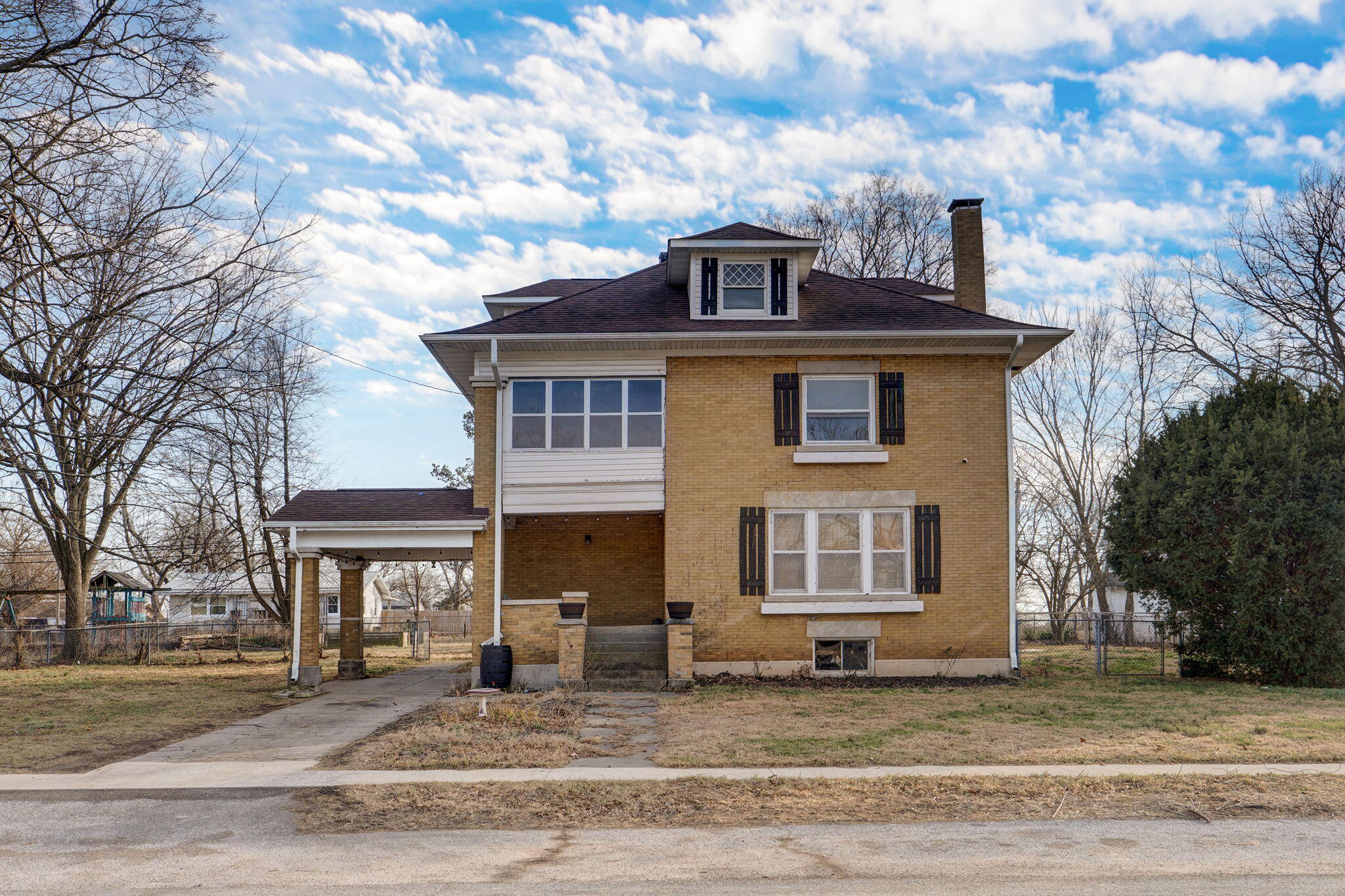411 E Walker Street — photo