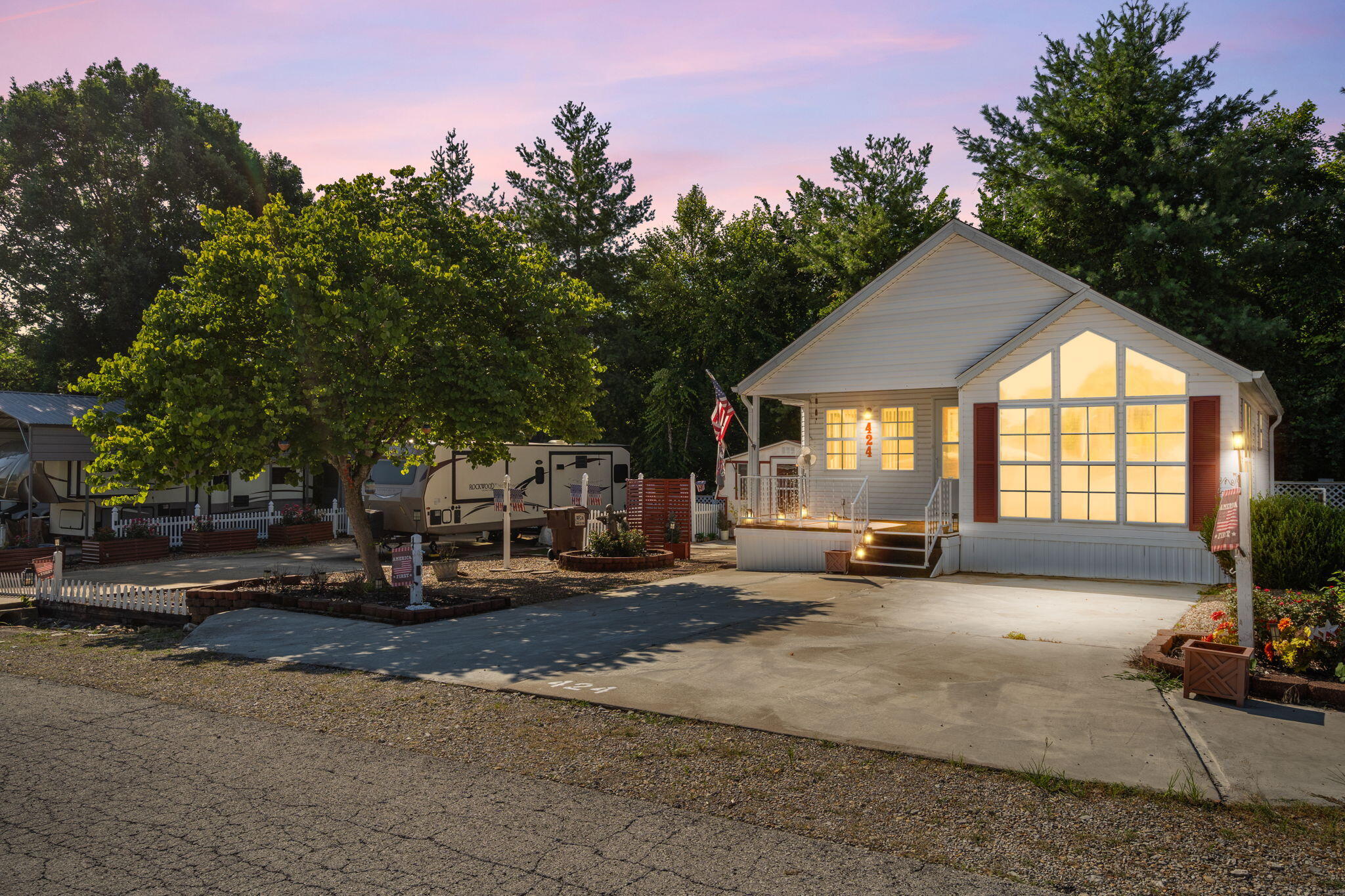 424 & 426 Monarch Drive — photo