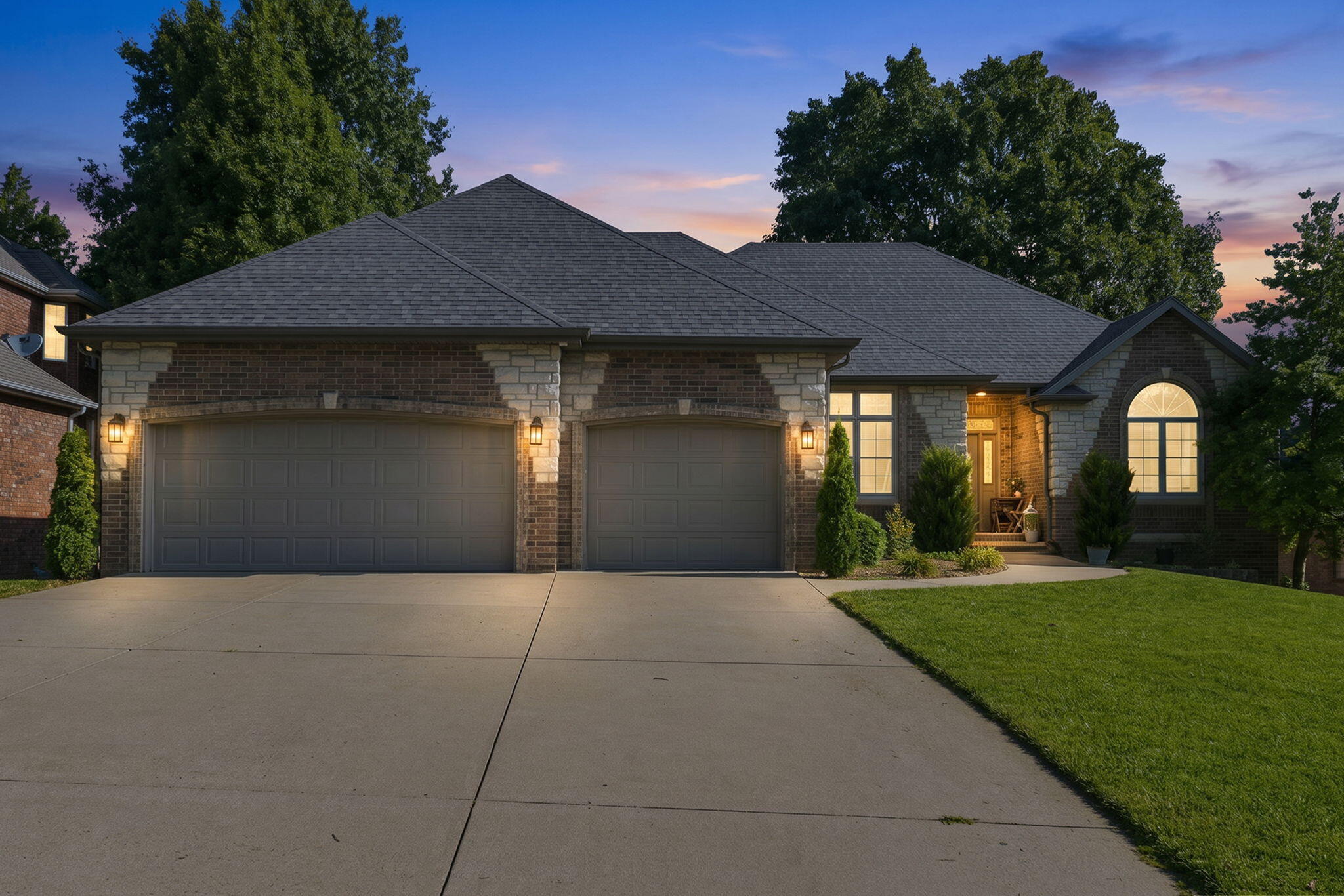 1019 W Parkhill Circle — photo