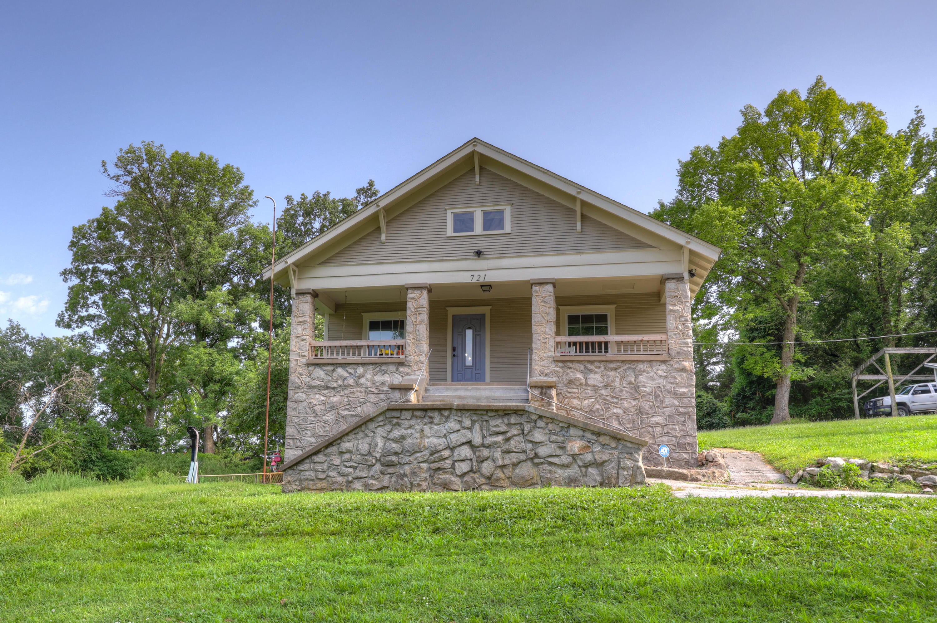 721 W Adams Court — photo