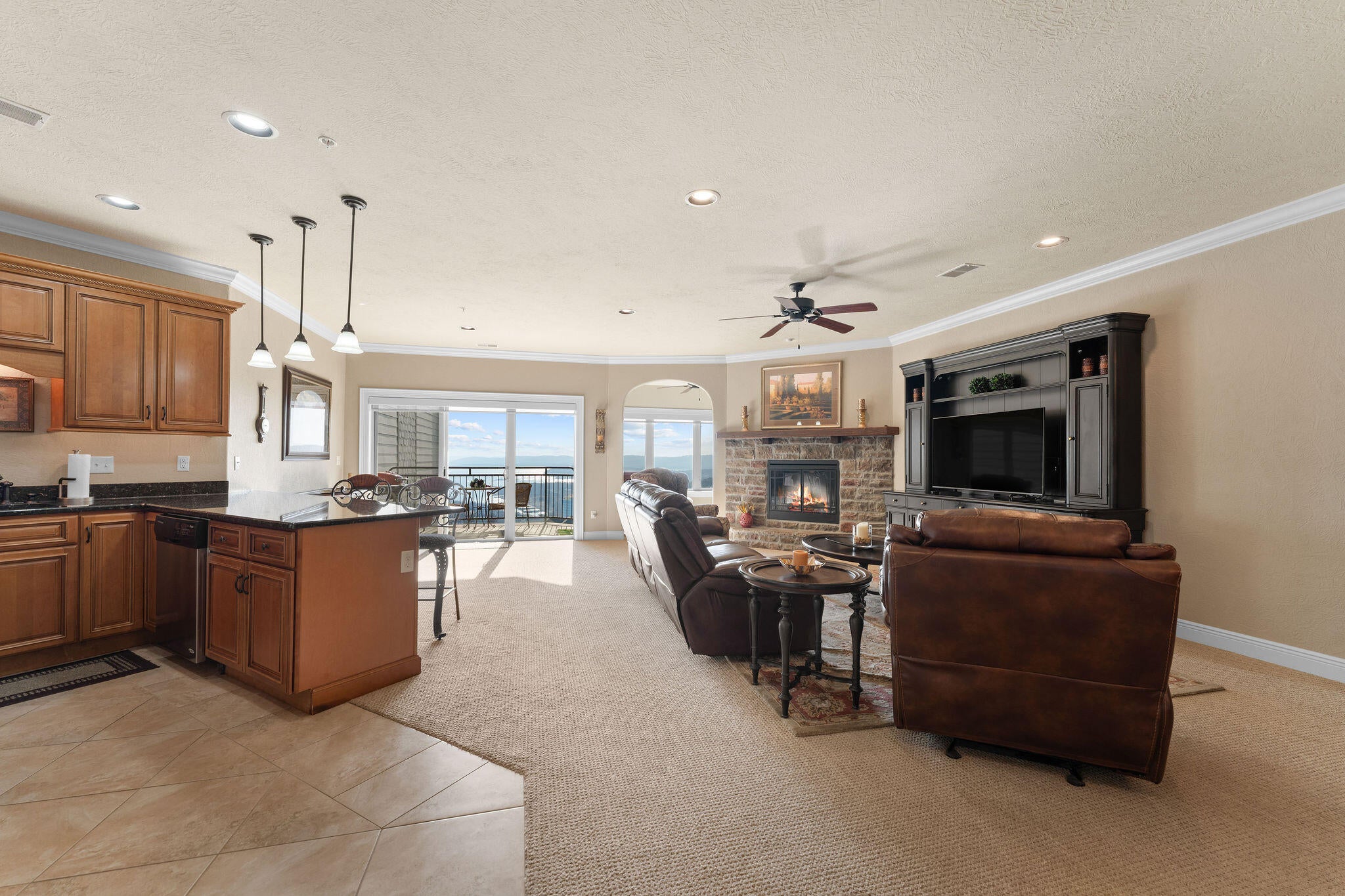 130 Royal Vista Drive 605 — photo