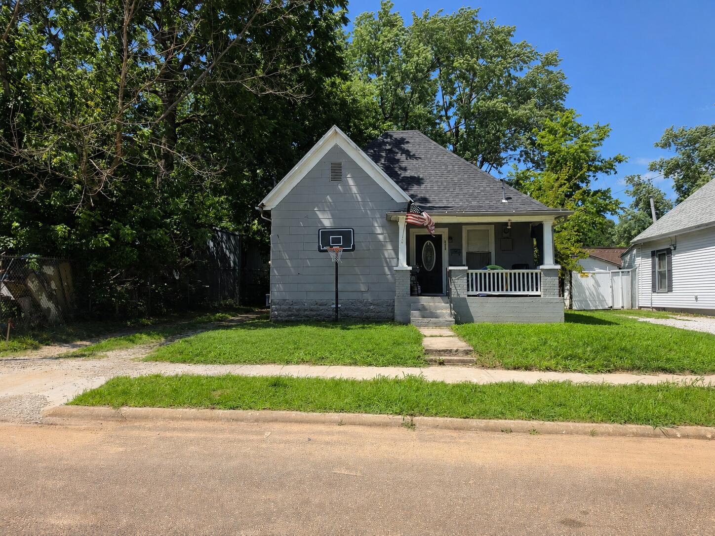 1233 E Thoman Street — photo