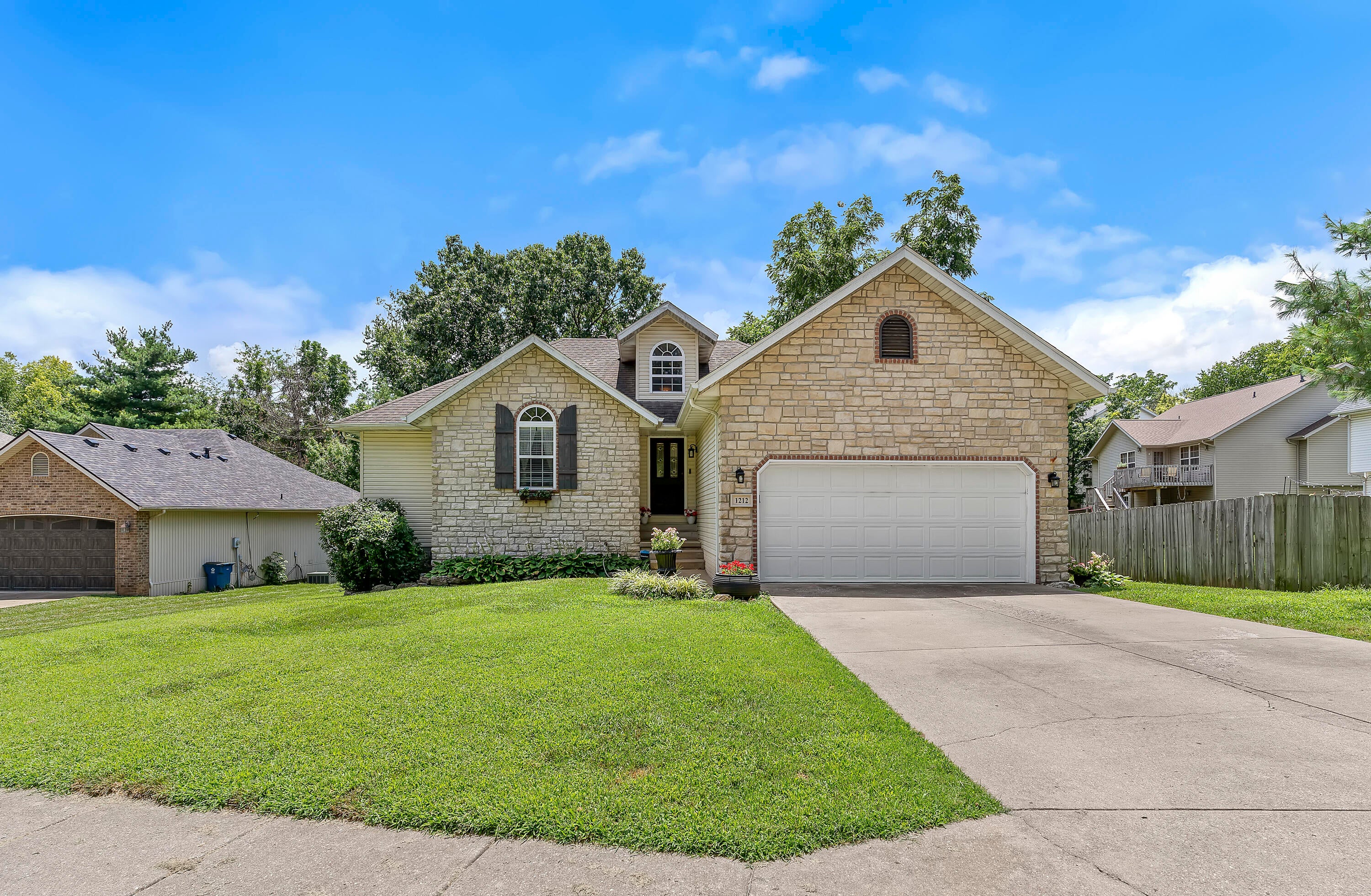 1212 W Merlin Drive — photo
