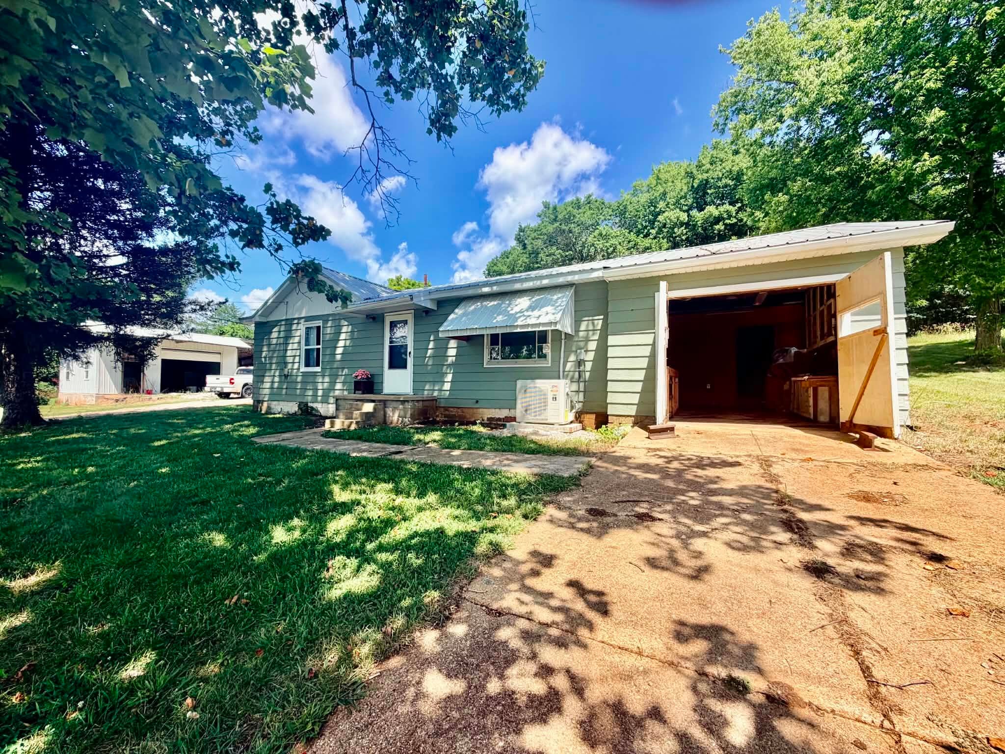 15003 W Old Eminence Rd 15017 Old E W — photo