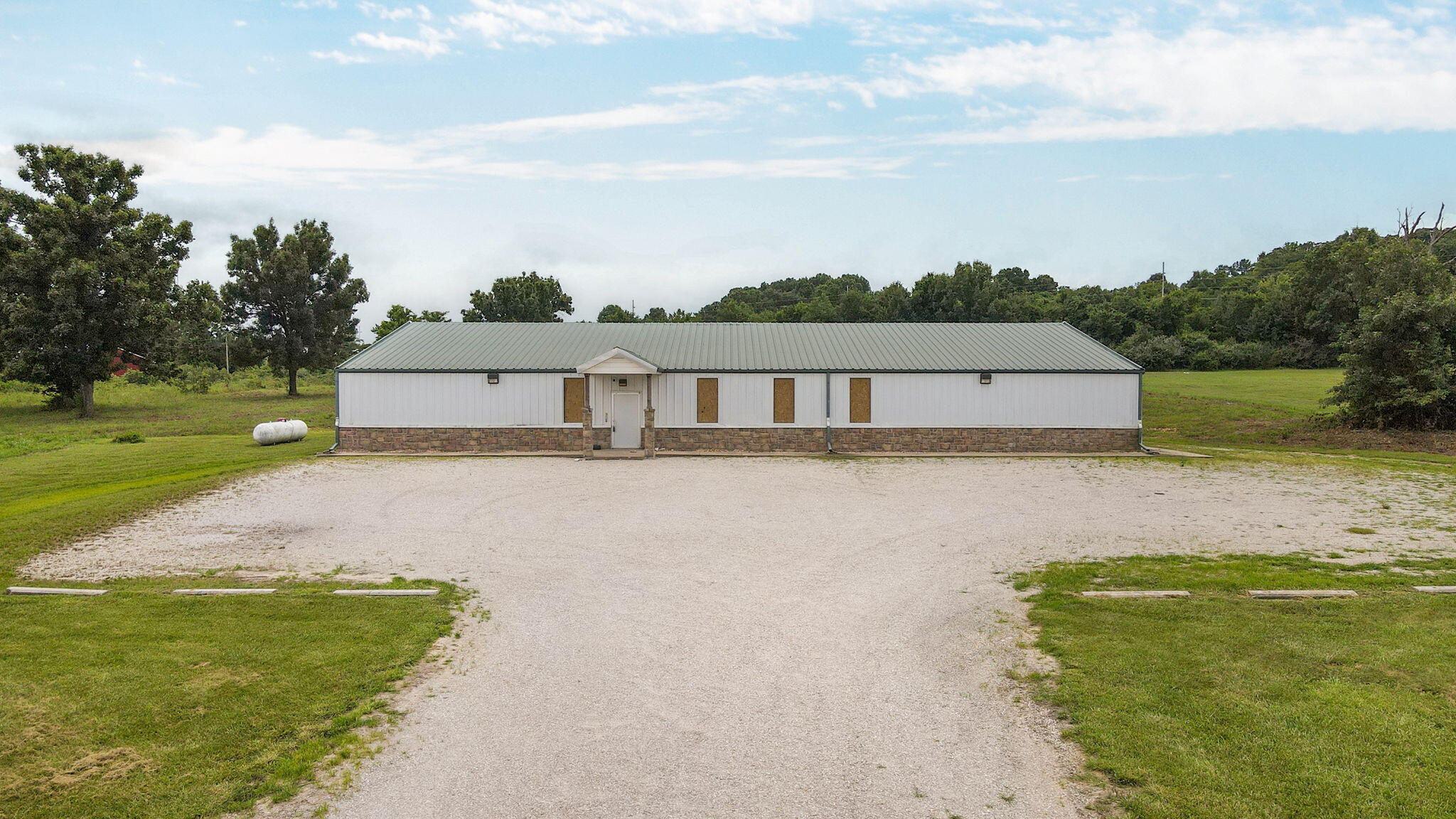 990 Schoolview Drive — photo