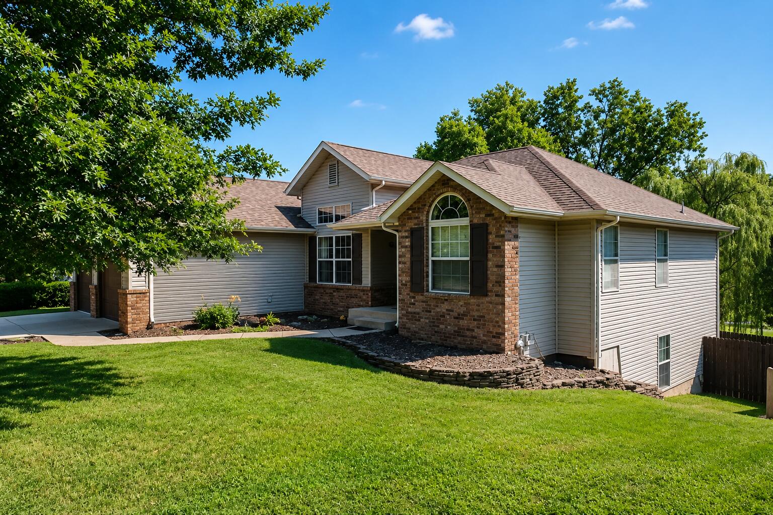 126 N Julie Drive — photo