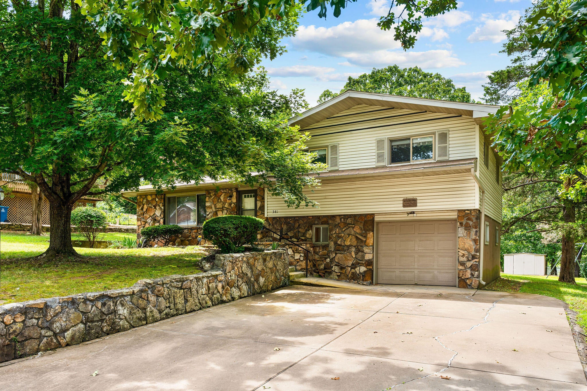 341 Greenbrier Lane — photo