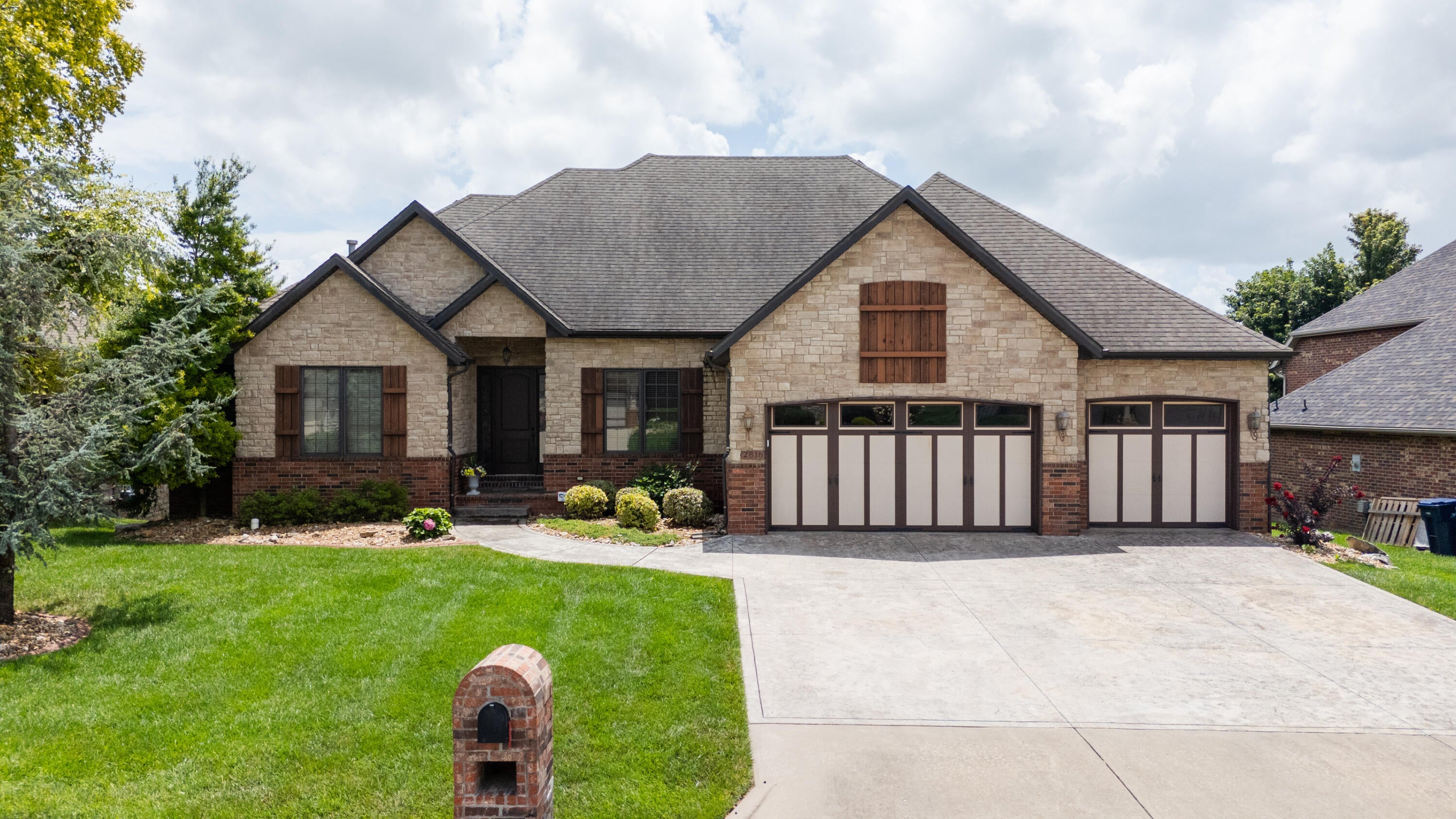 2818 E Cherrybark Street — photo