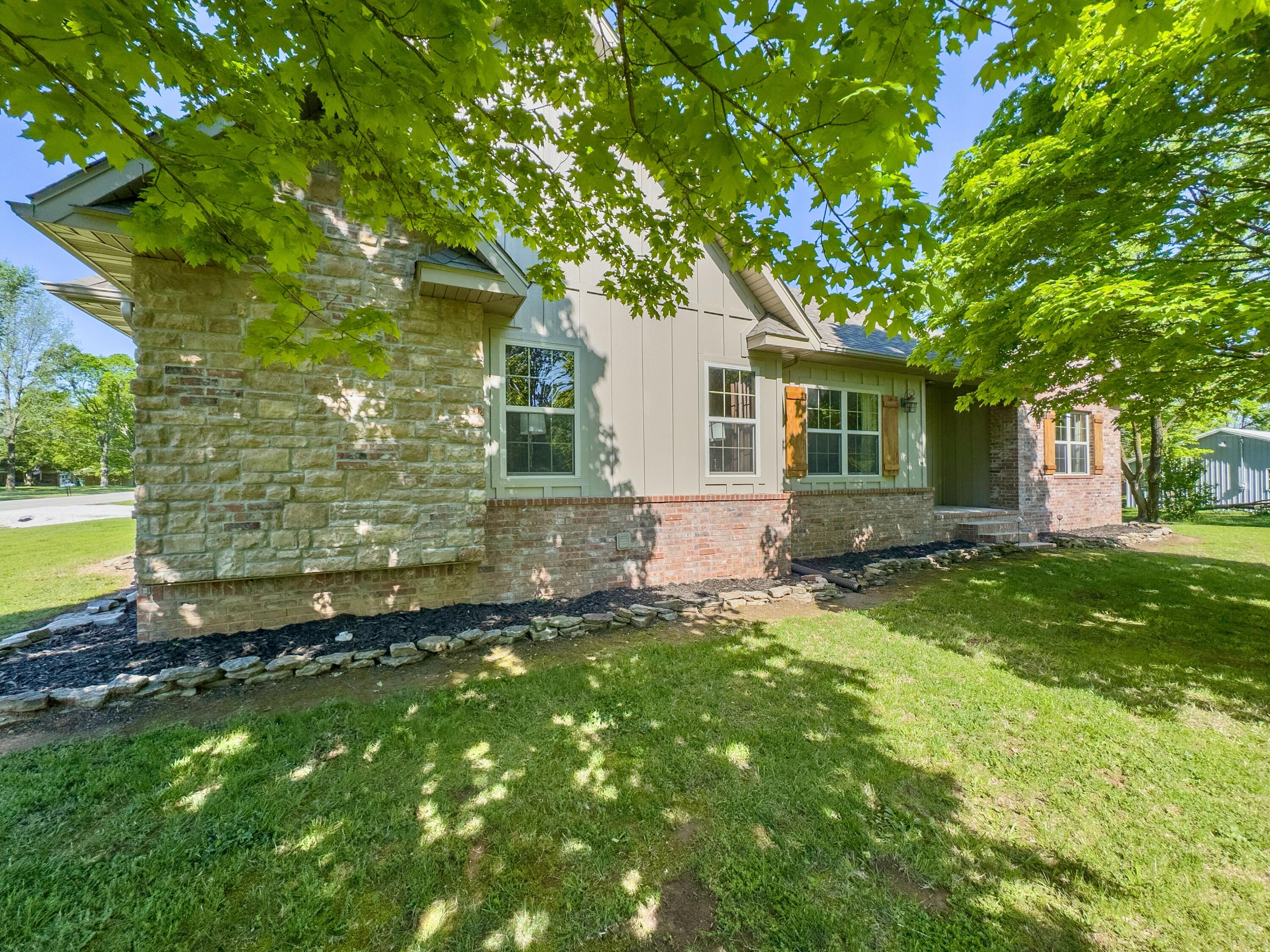 555 E Farm Road 84 — photo