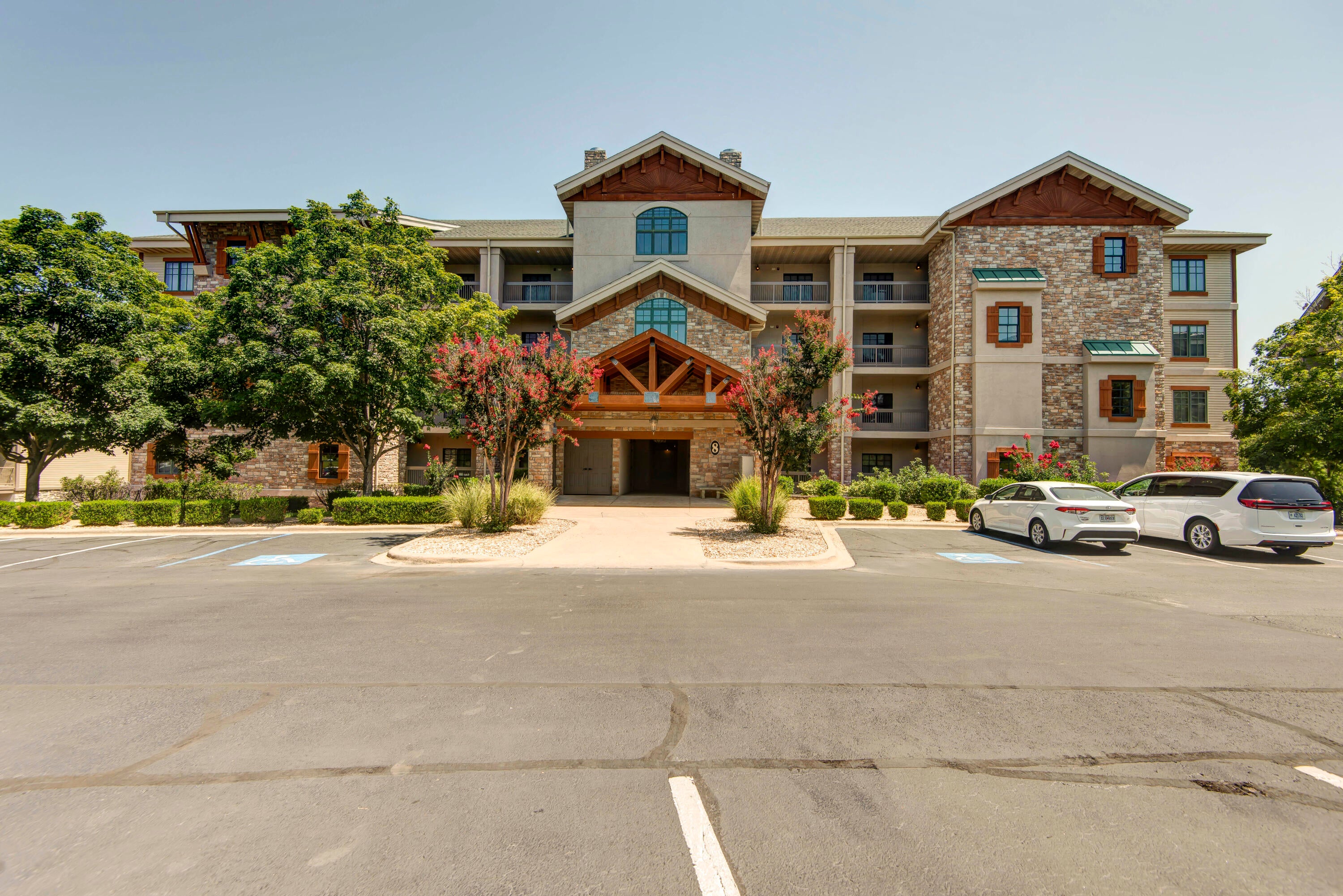 250 Lakewood Drive 8205 — photo