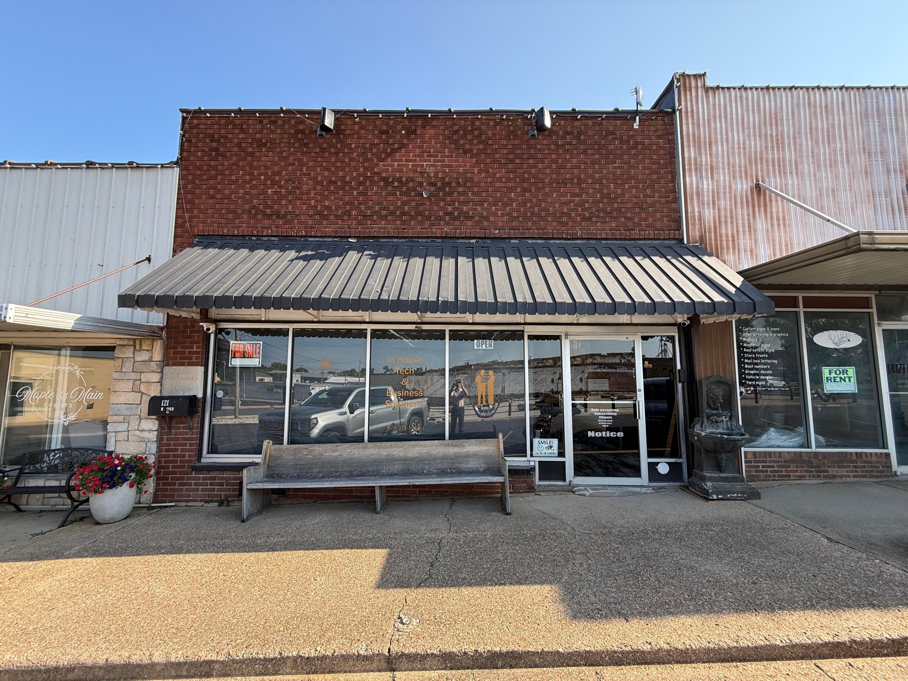 121 W 2nd Street — photo