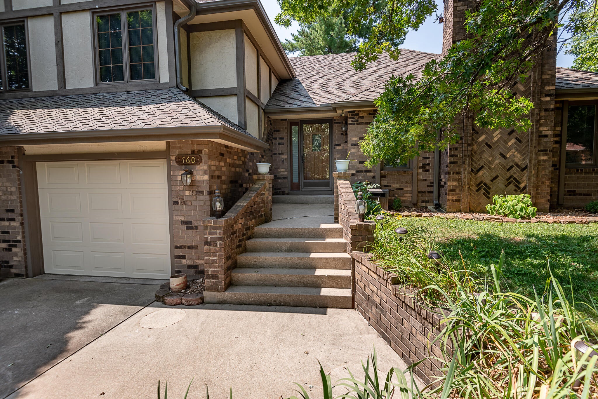 760 W Sherwood Drive — photo