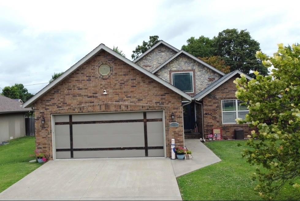 409 Brittany Court — photo