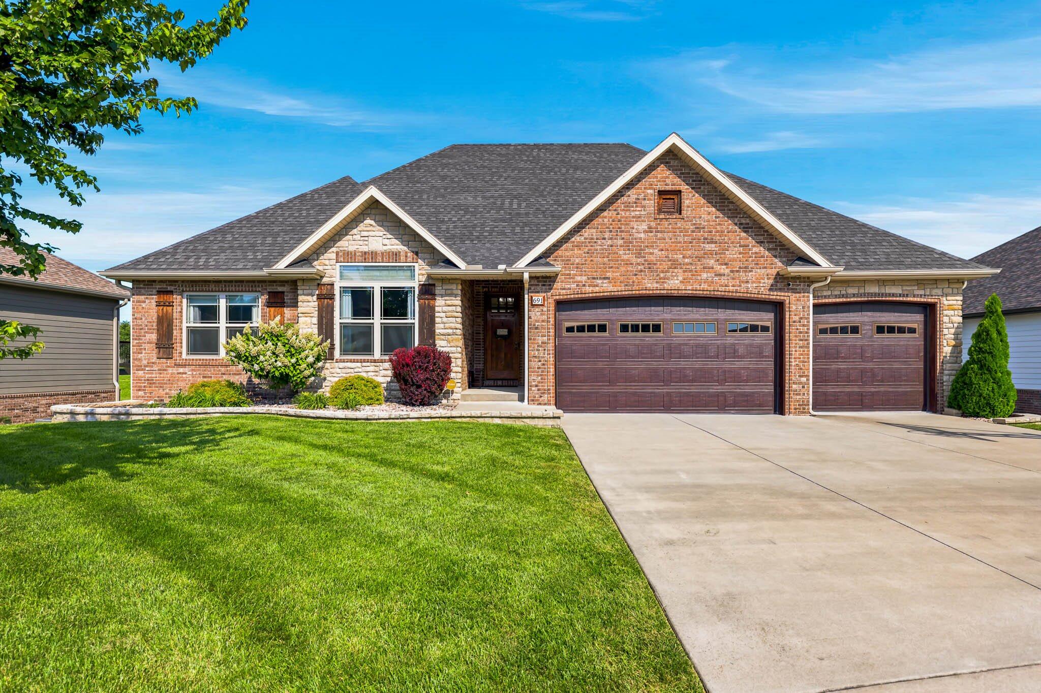 691 N Fox Hill Circle — photo