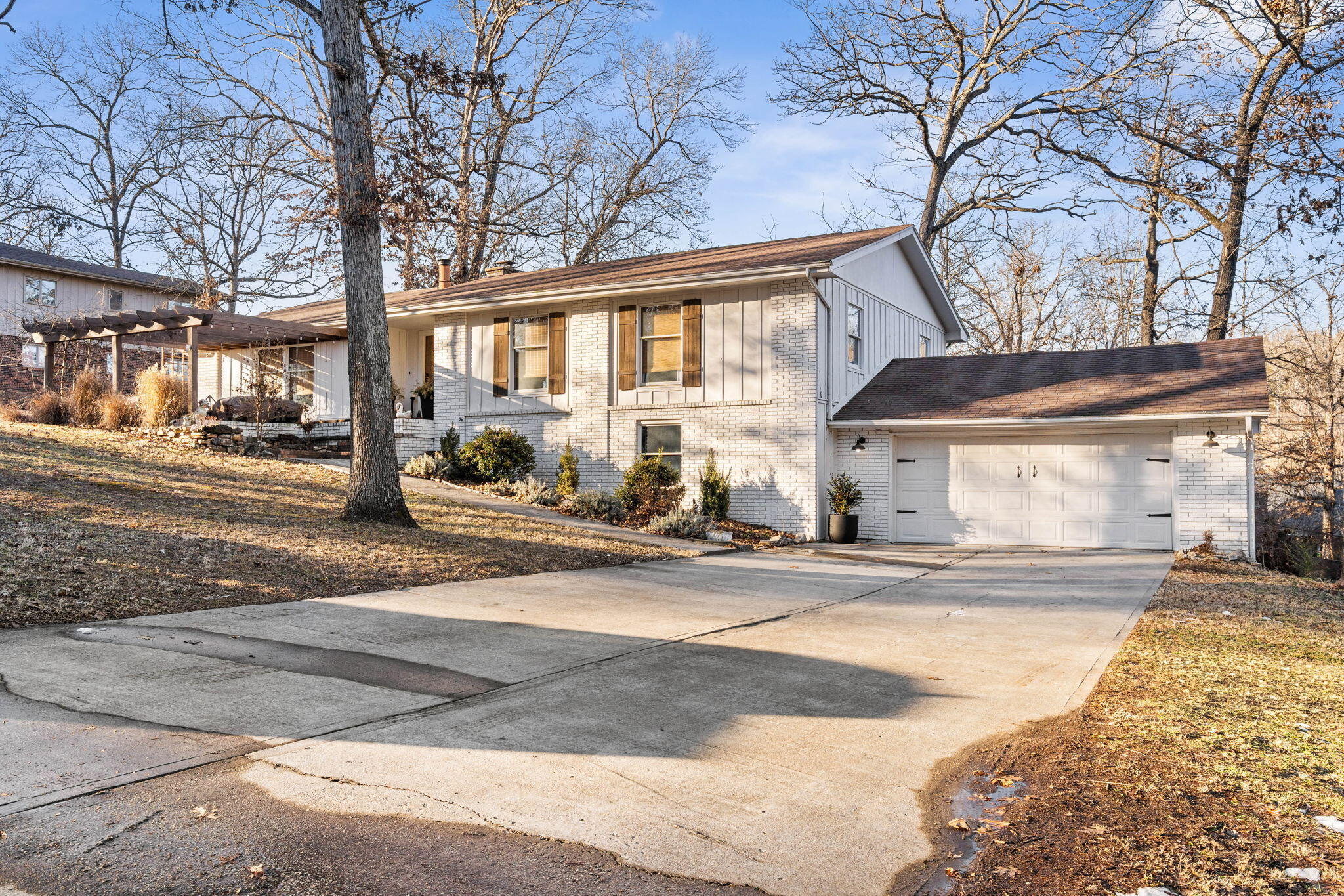 102 Oakwood Drive — photo