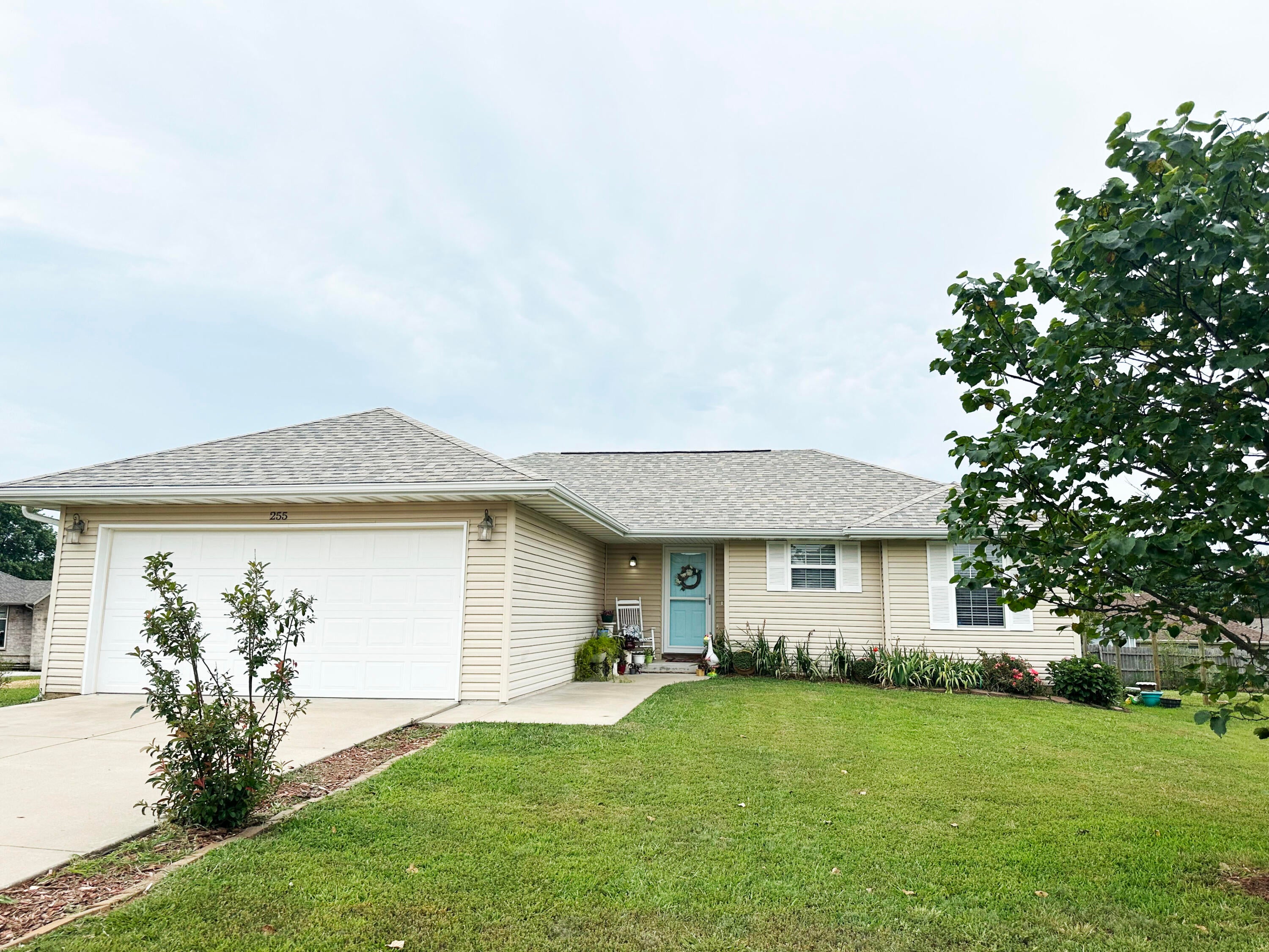 255 Maplewood Drive — photo