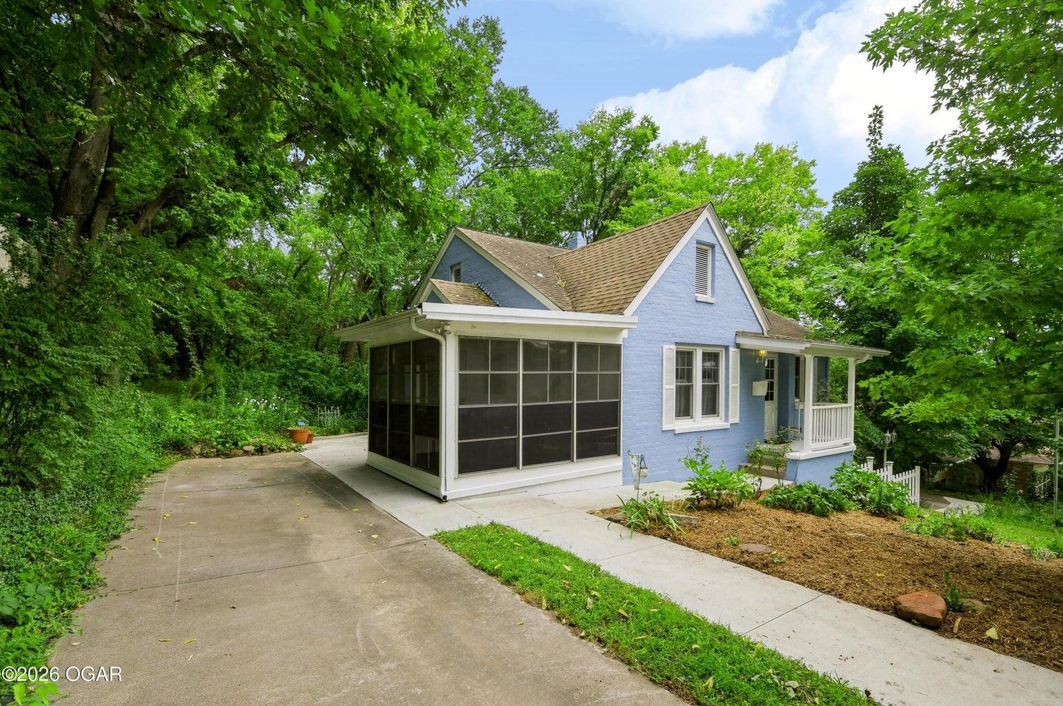 507 W Hickory Street — photo