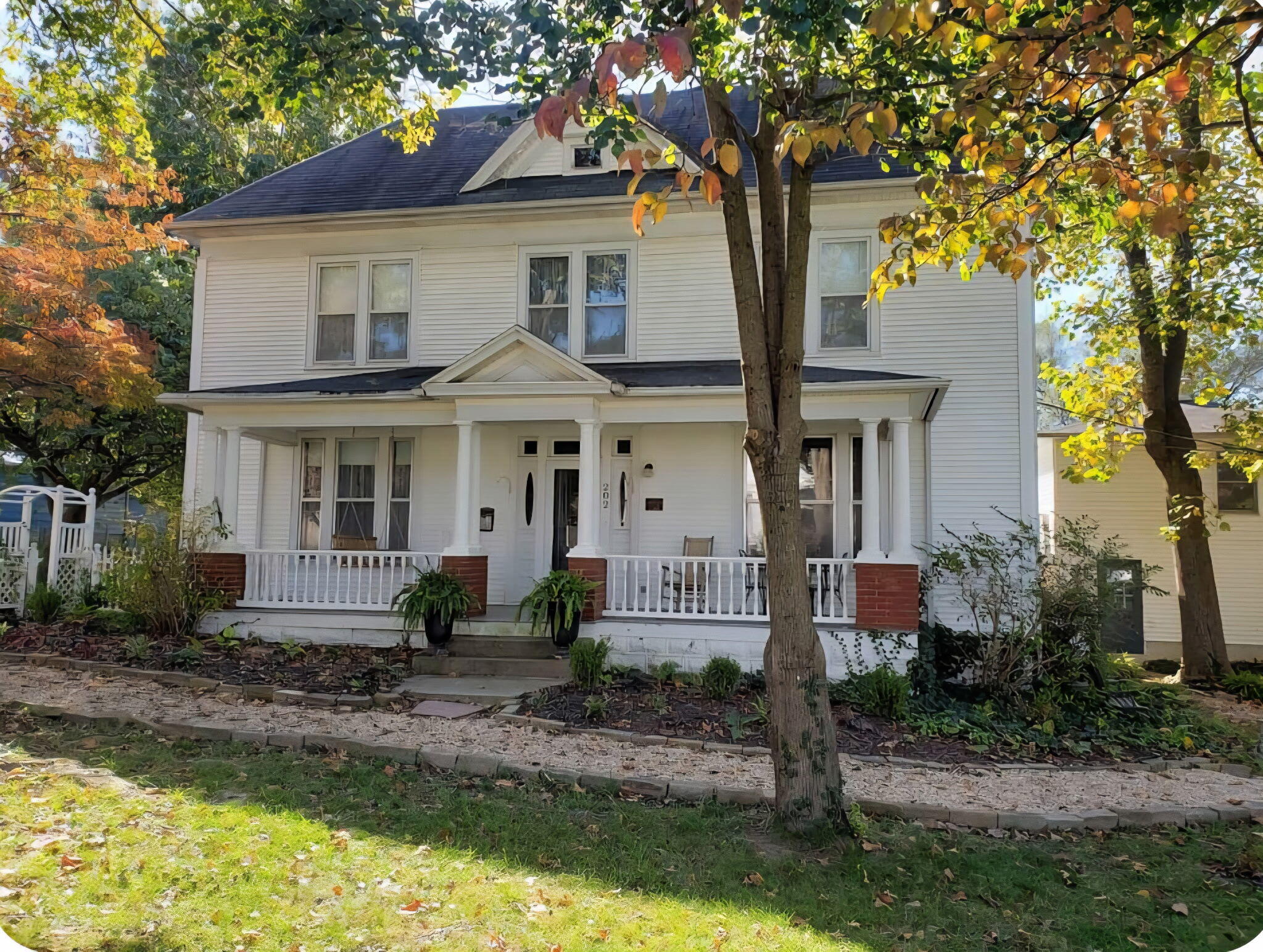 202 E Robertson Street — photo