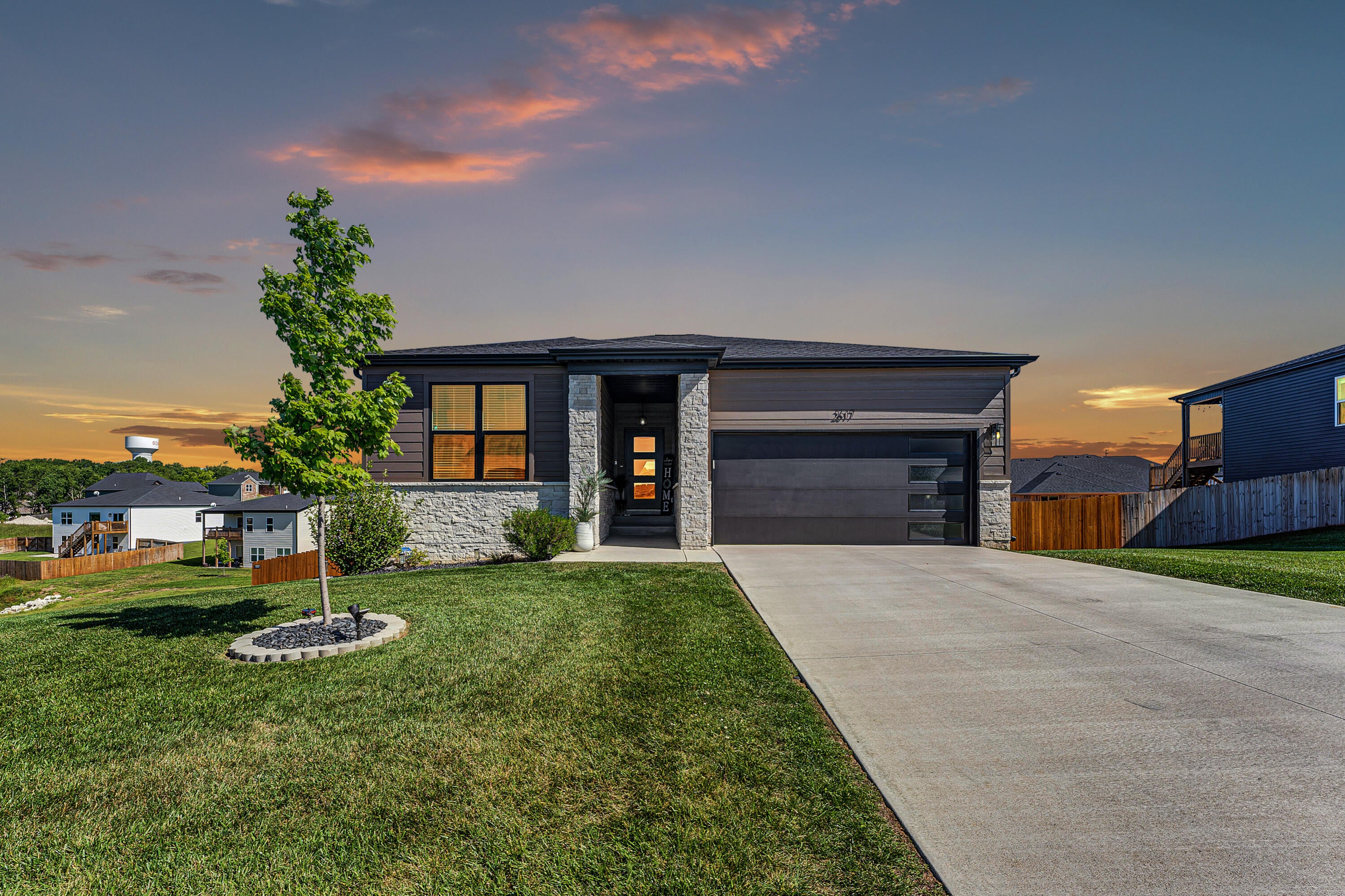 2617 W Goldfinch Drive — photo