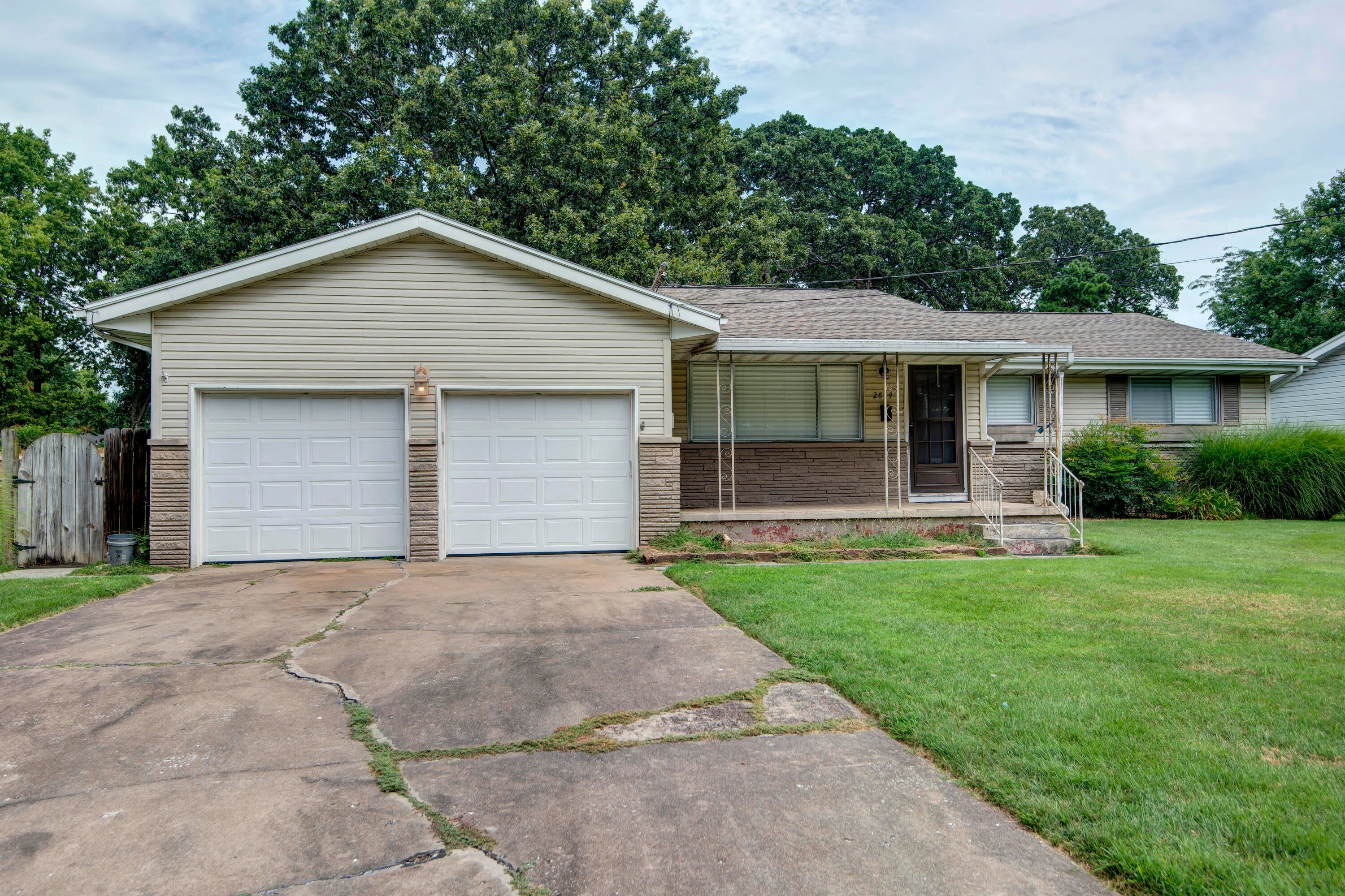 2619 E Stanford Street — photo