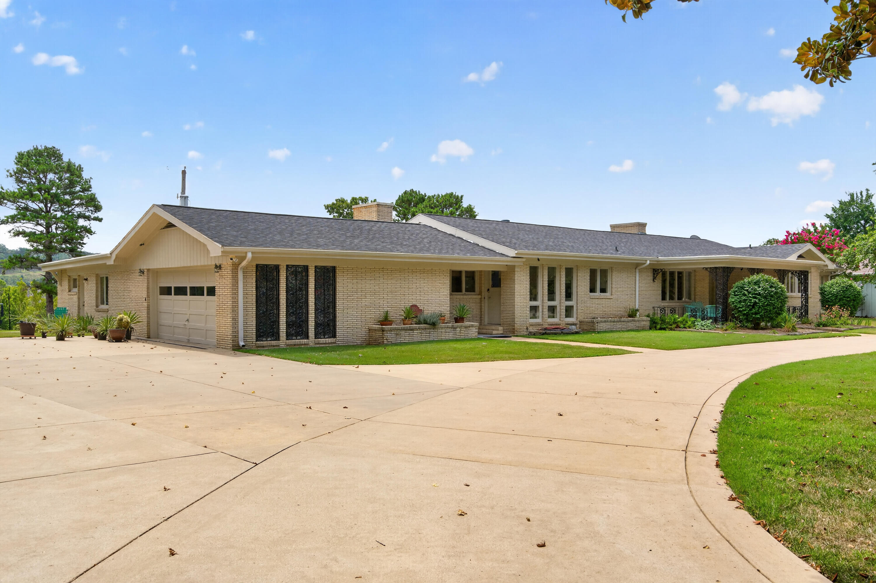 520 Parnell Drive — photo
