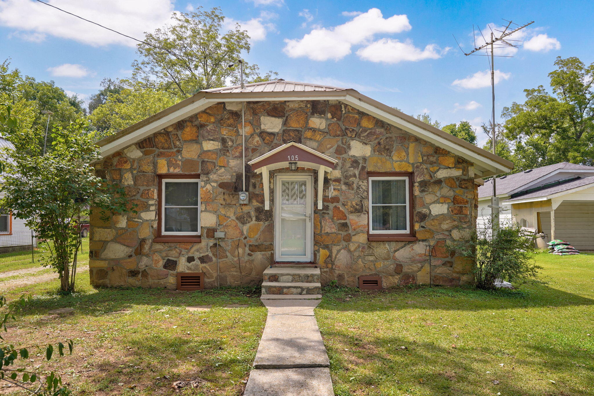 105 S Walnut Street — photo