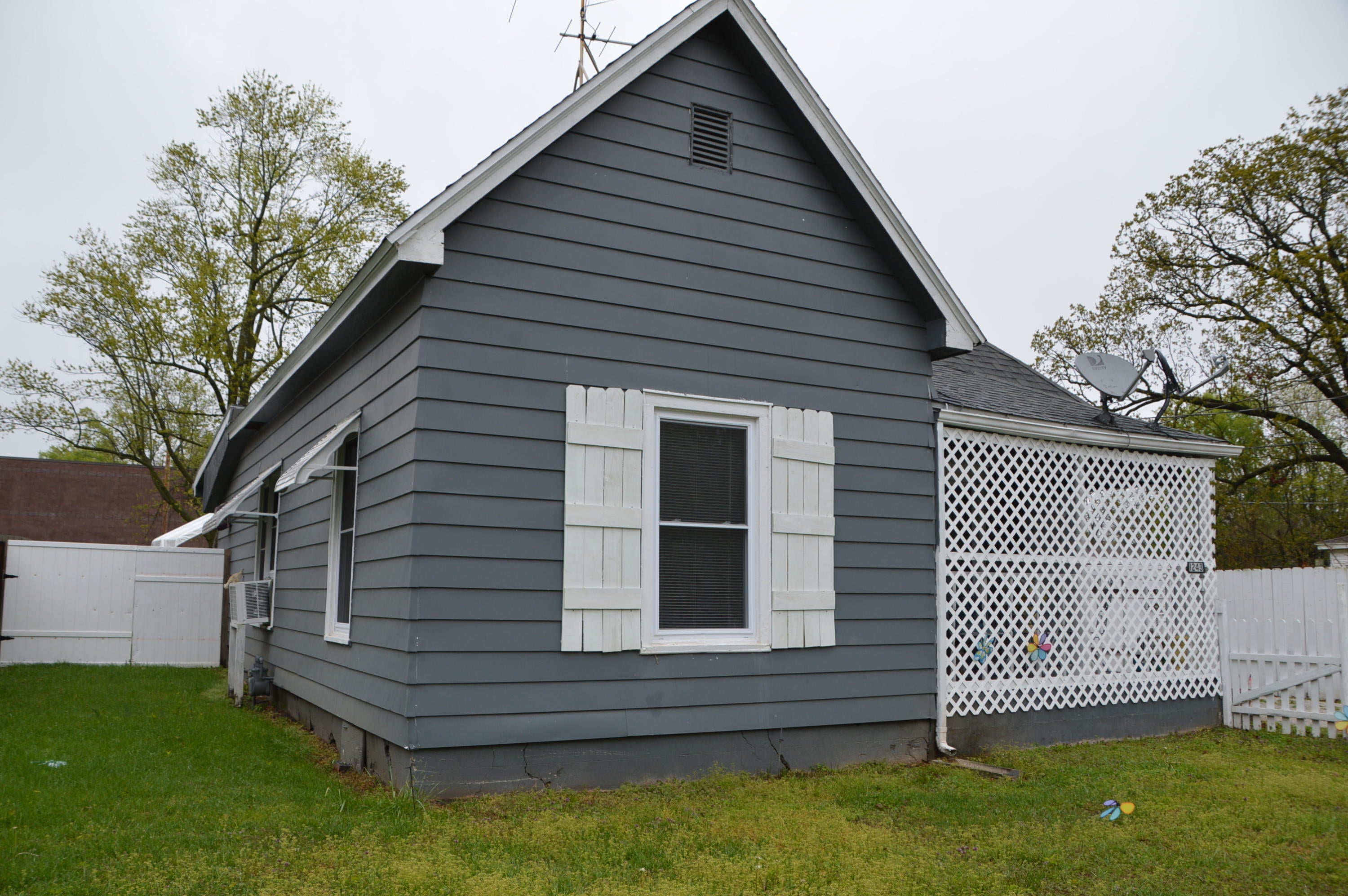 1243 E Thoman Street — photo