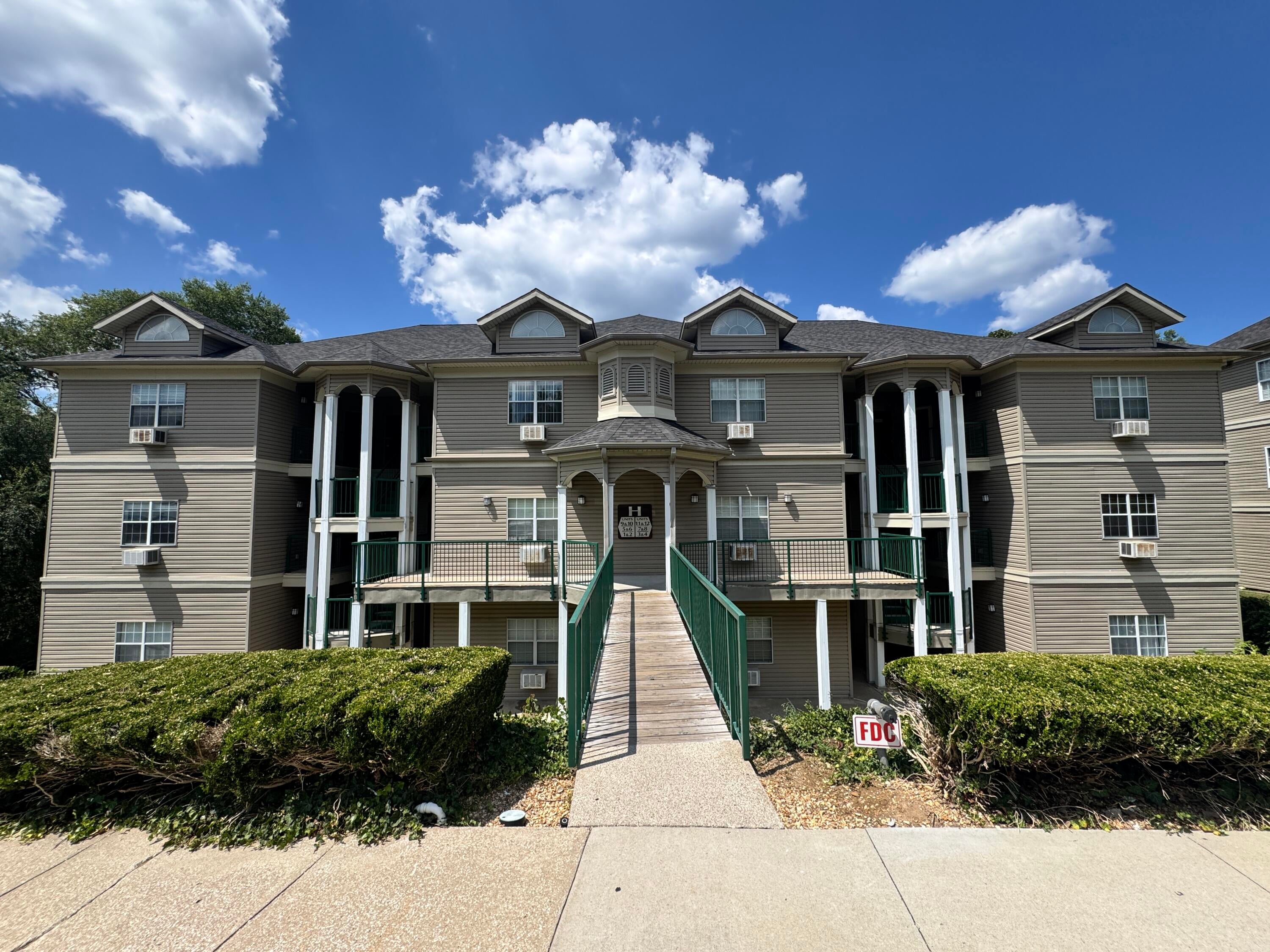 813 Holiday Ridge 1 — photo