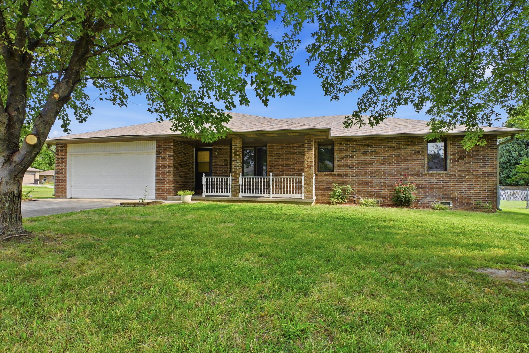 2405 W College Drive — photo