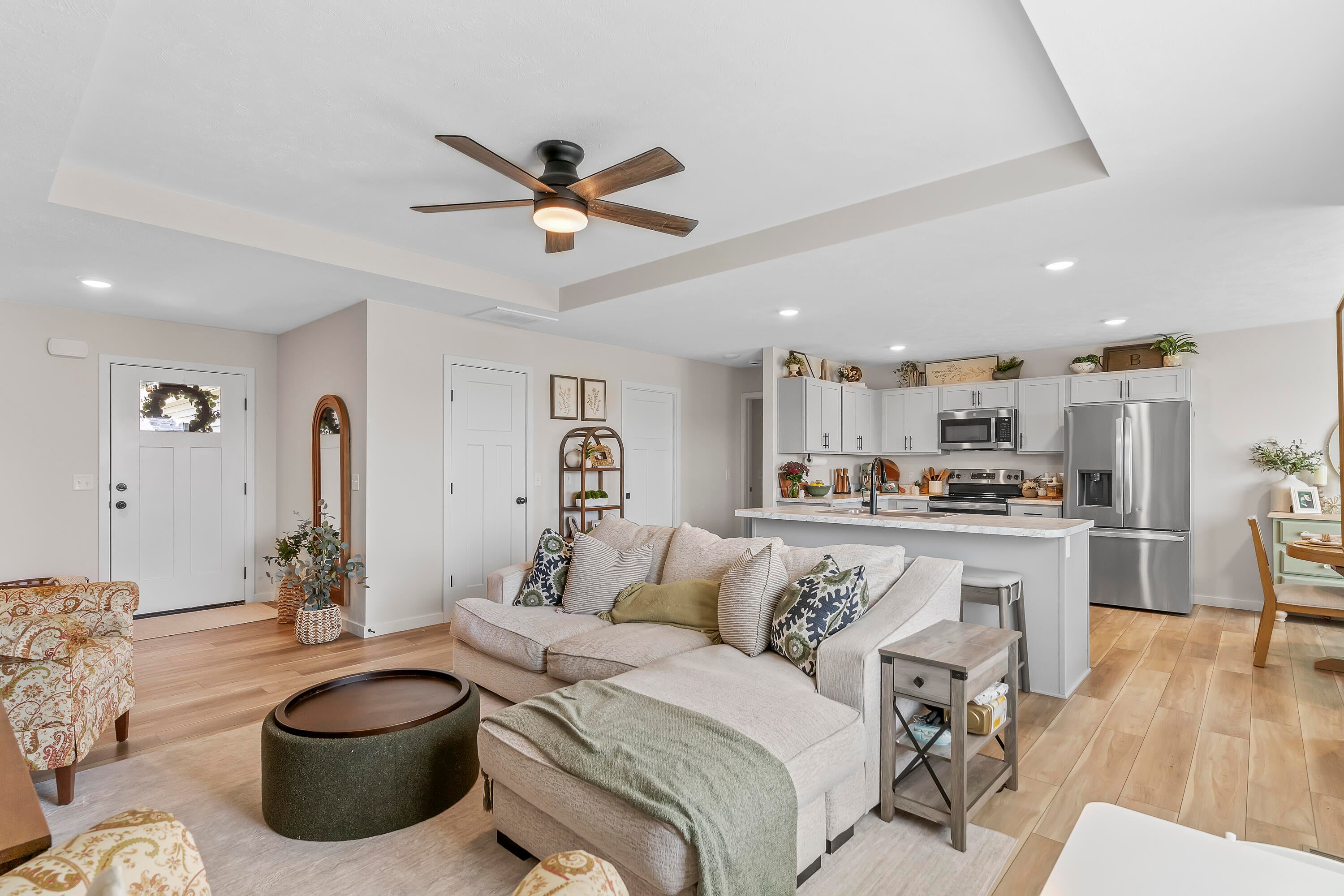 578 W Oak Lawn Street — photo