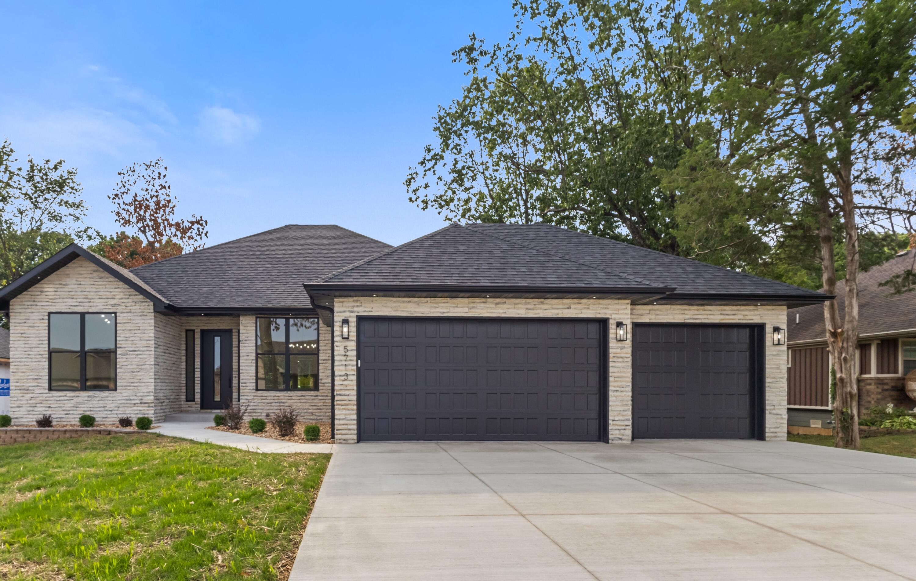 5713 S Cloverdale Lane — photo