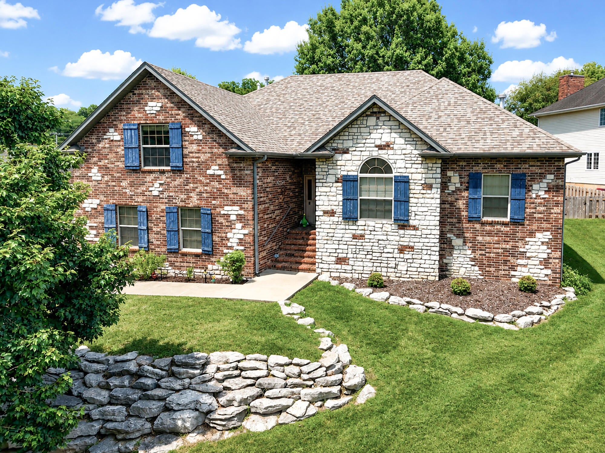 2481 W Chatsworth Court — photo
