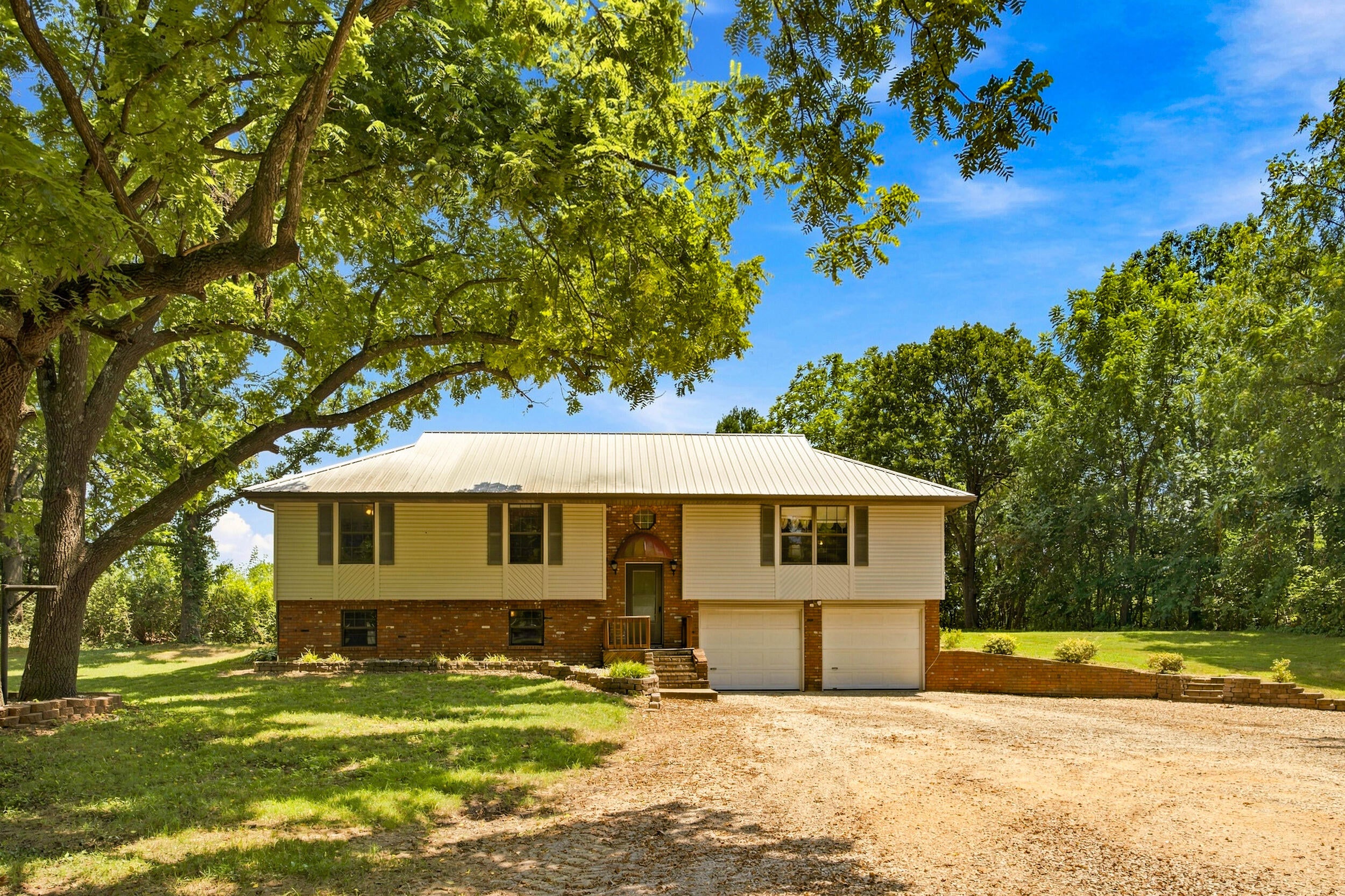 410 Sommer Lane — photo