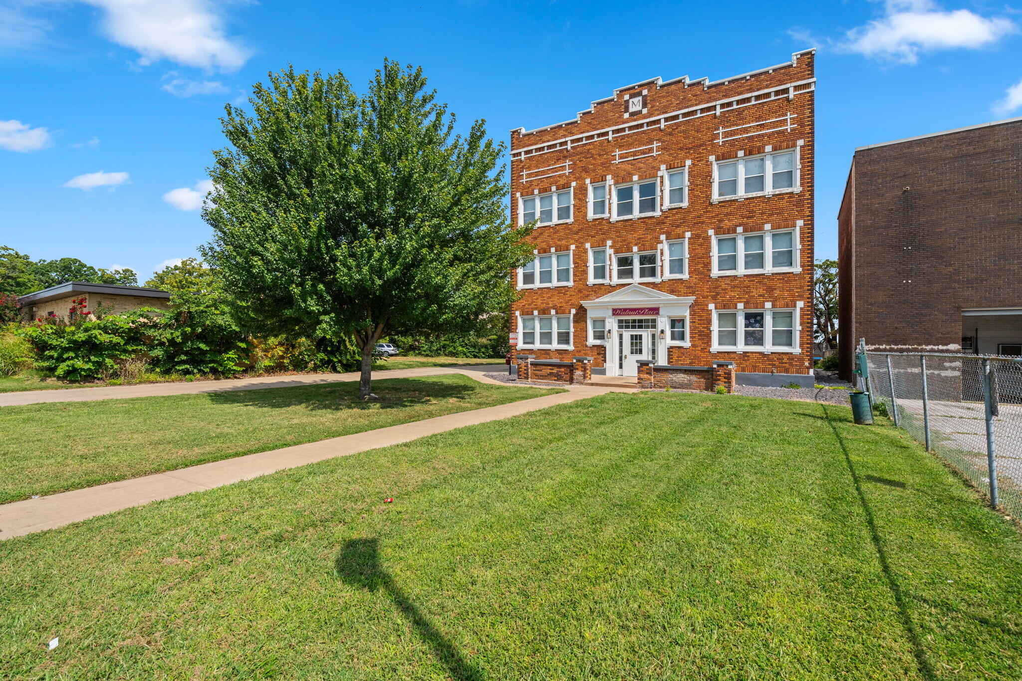 527 E Walnut Street 203 — photo
