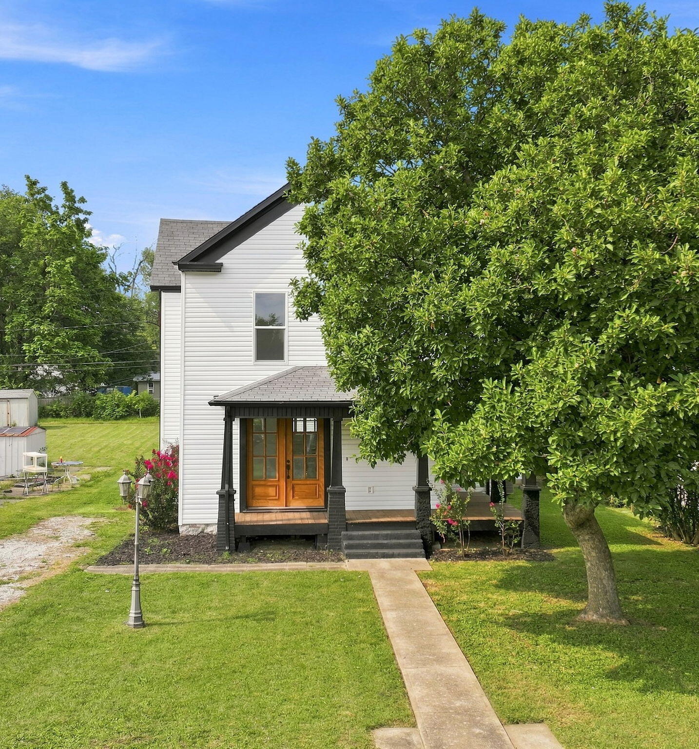 1139 W Lynn Street — photo