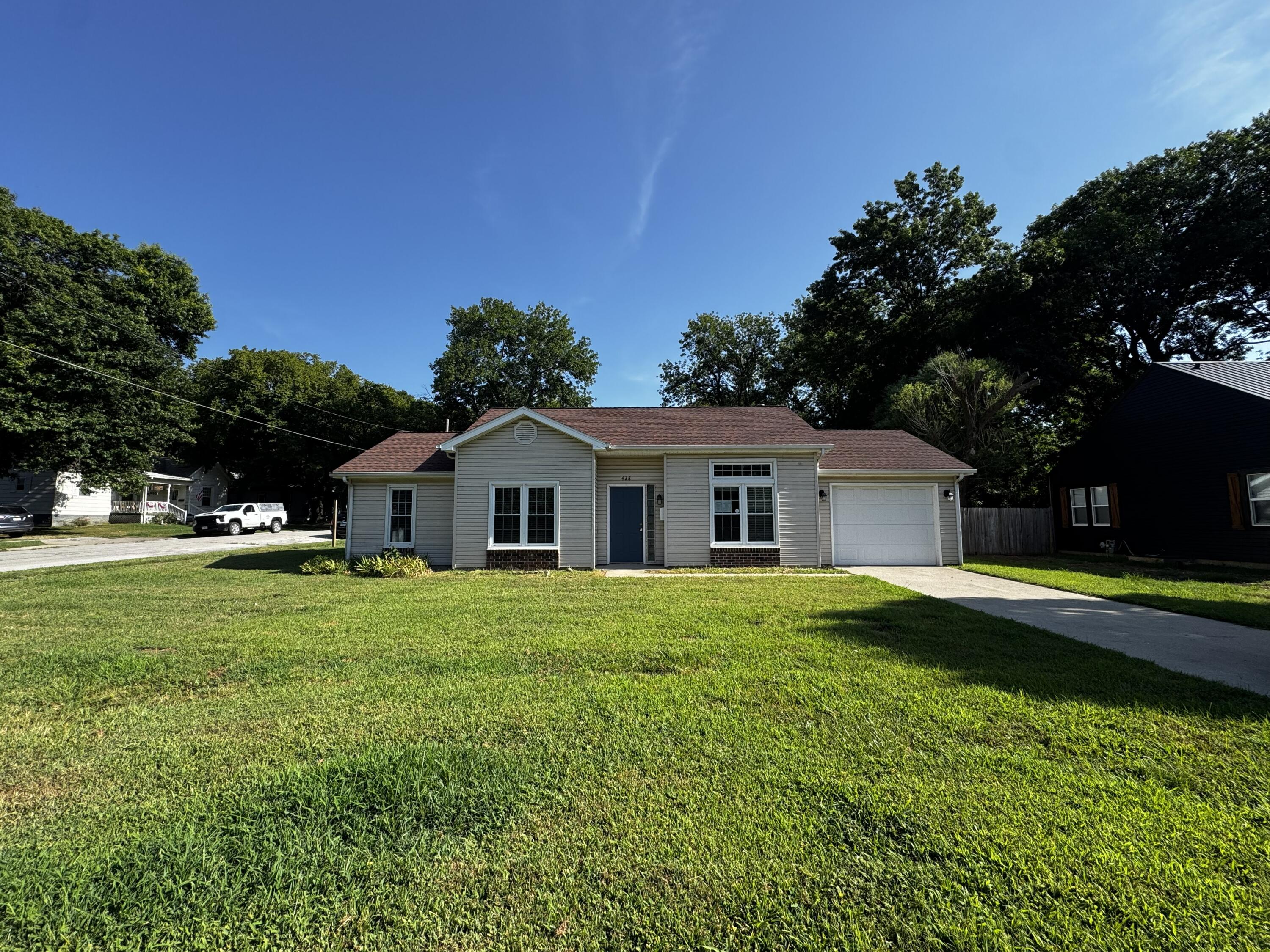 428 W Sycamore Street — photo