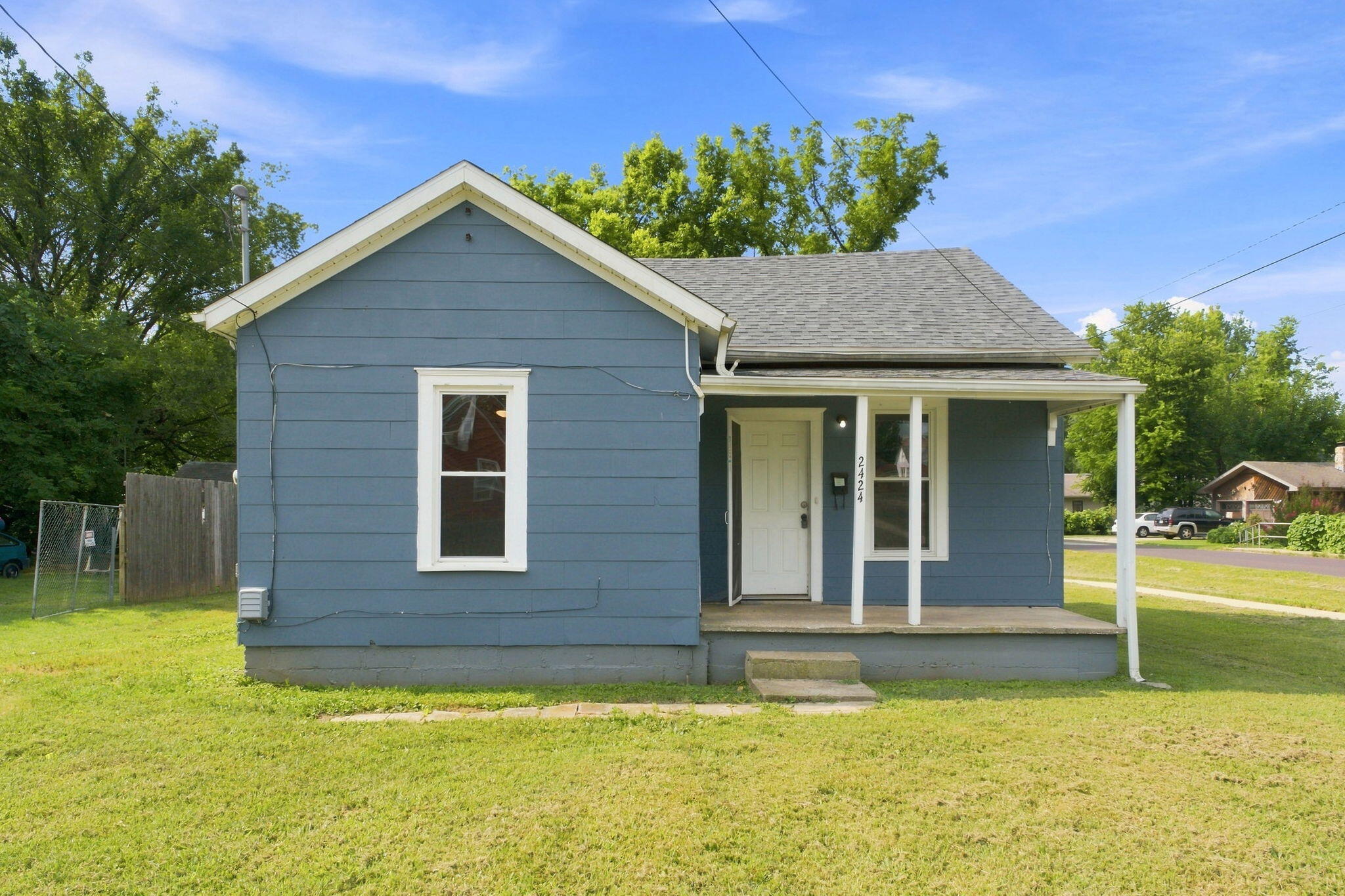 2424 W Elm Street — photo