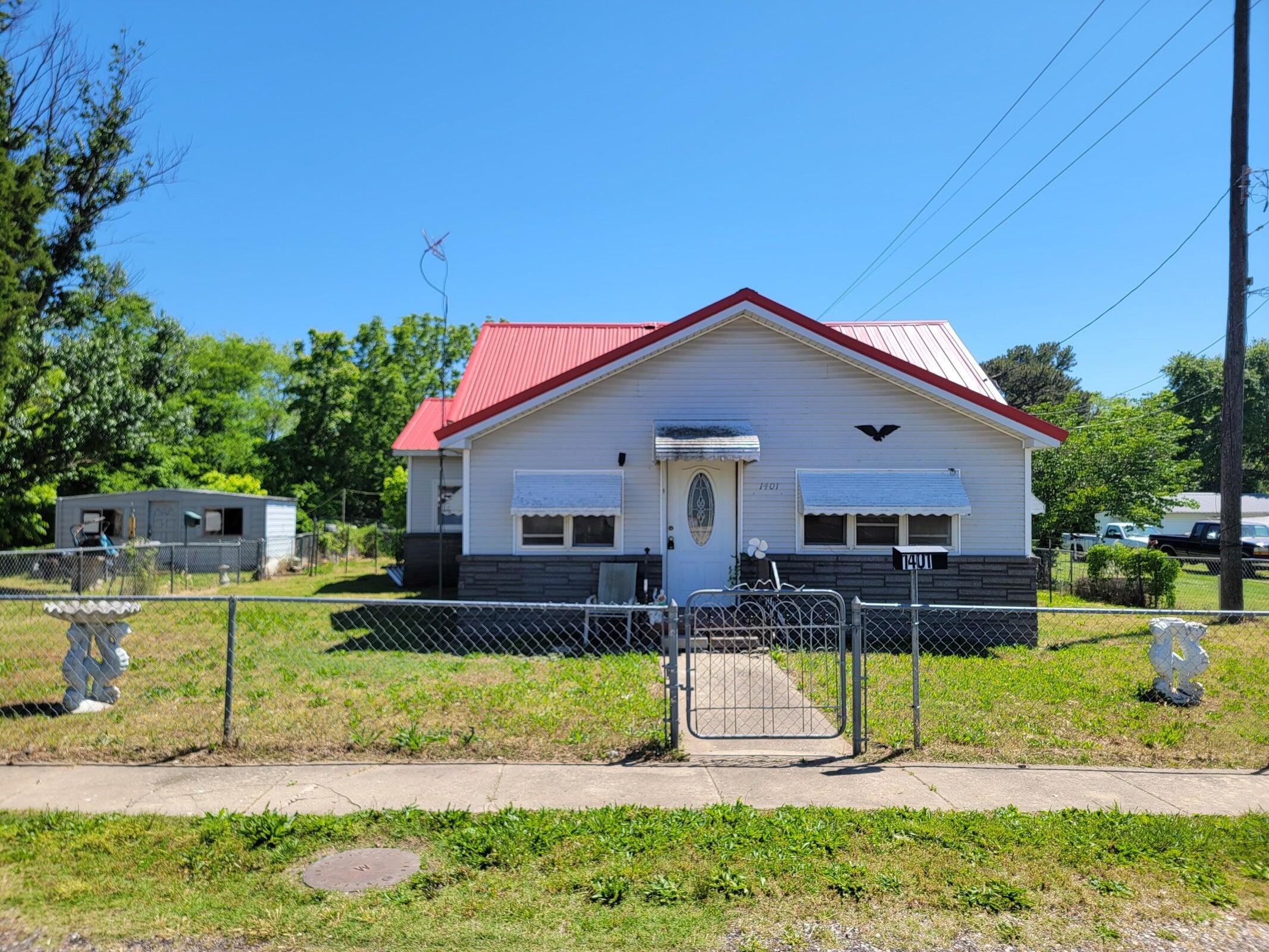 1401 E Broadway Street — photo