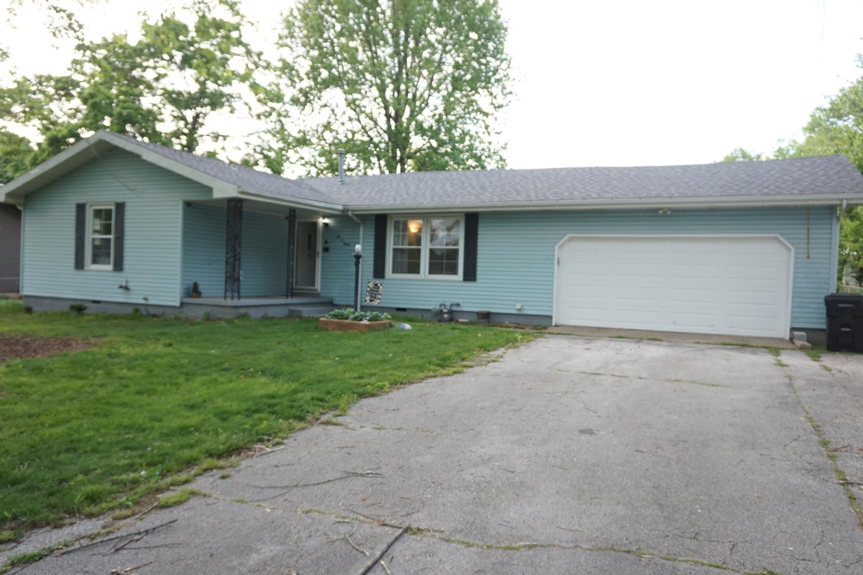 203 W King Drive — photo