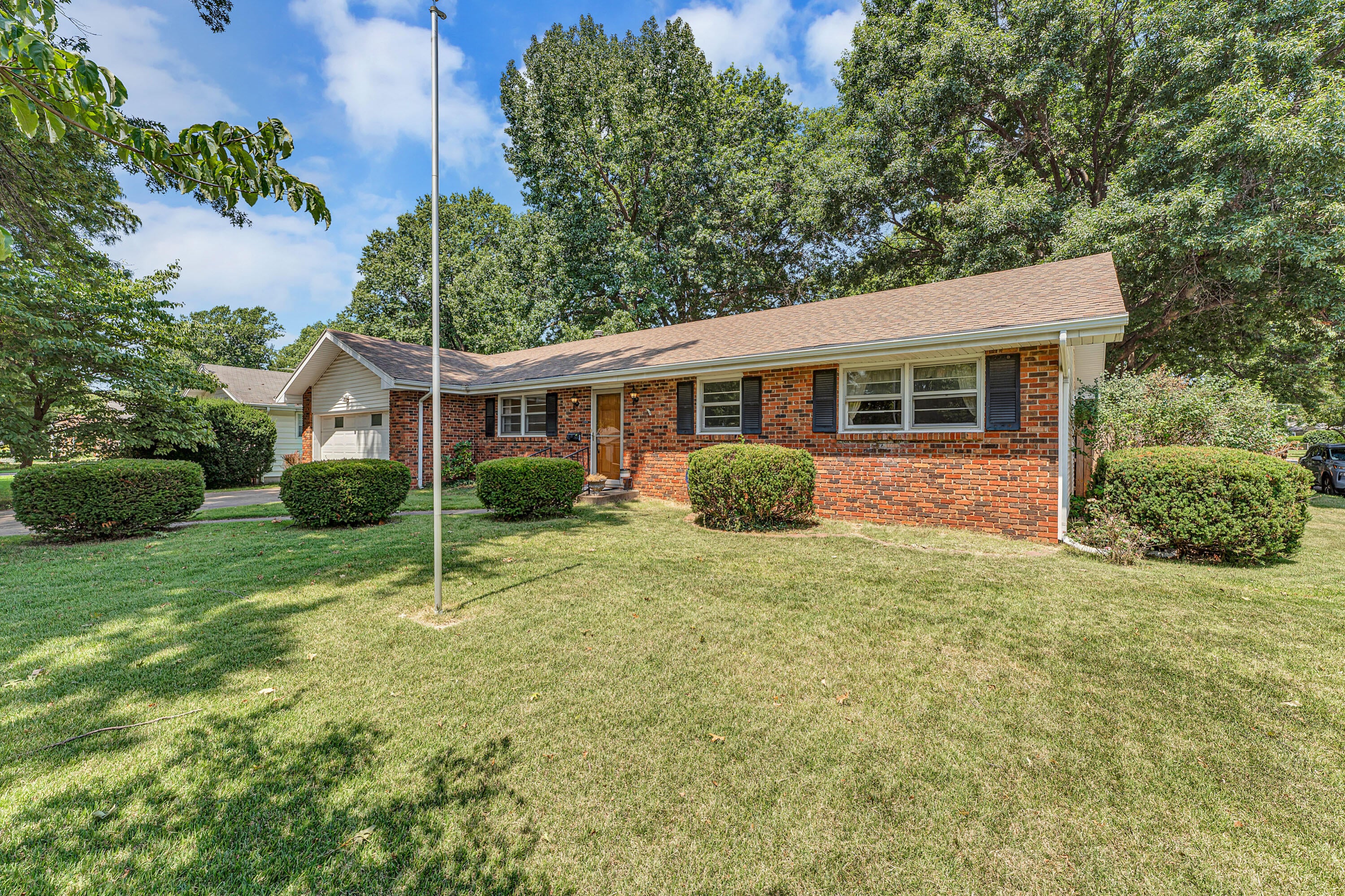 1543 E Glenwood Street — photo