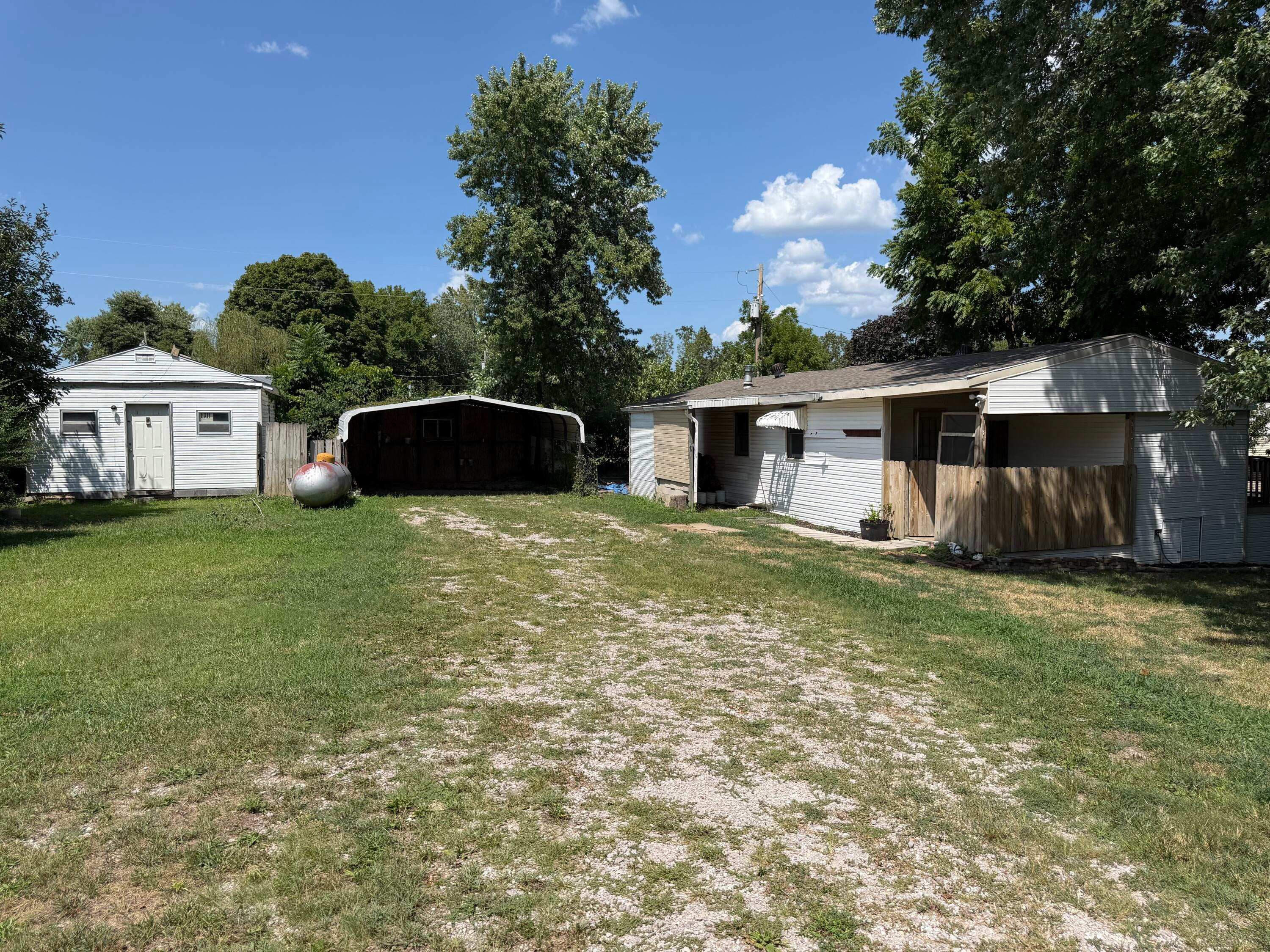 135 Lake Circle Drive — photo
