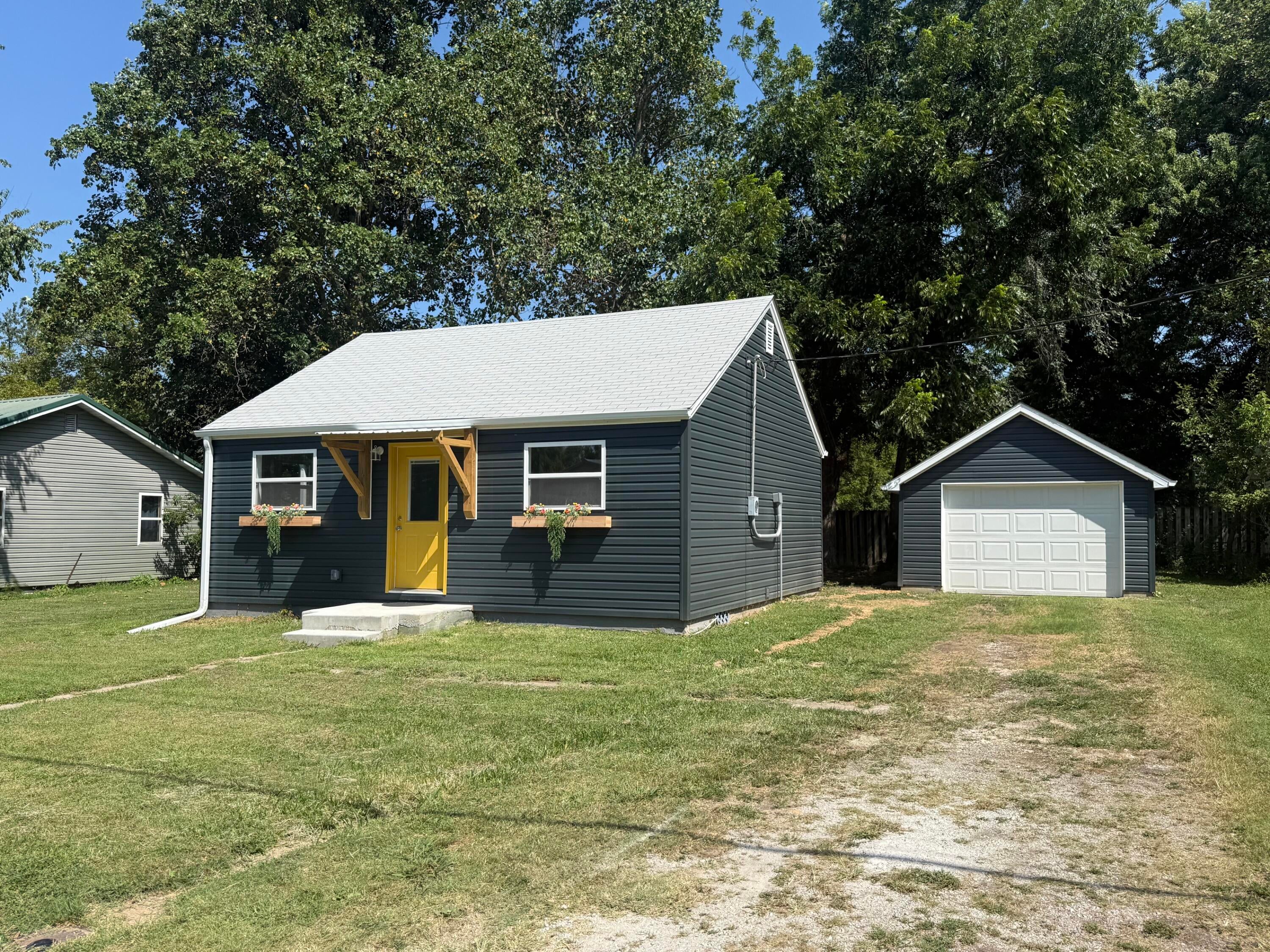 400 W Clouse Street — photo