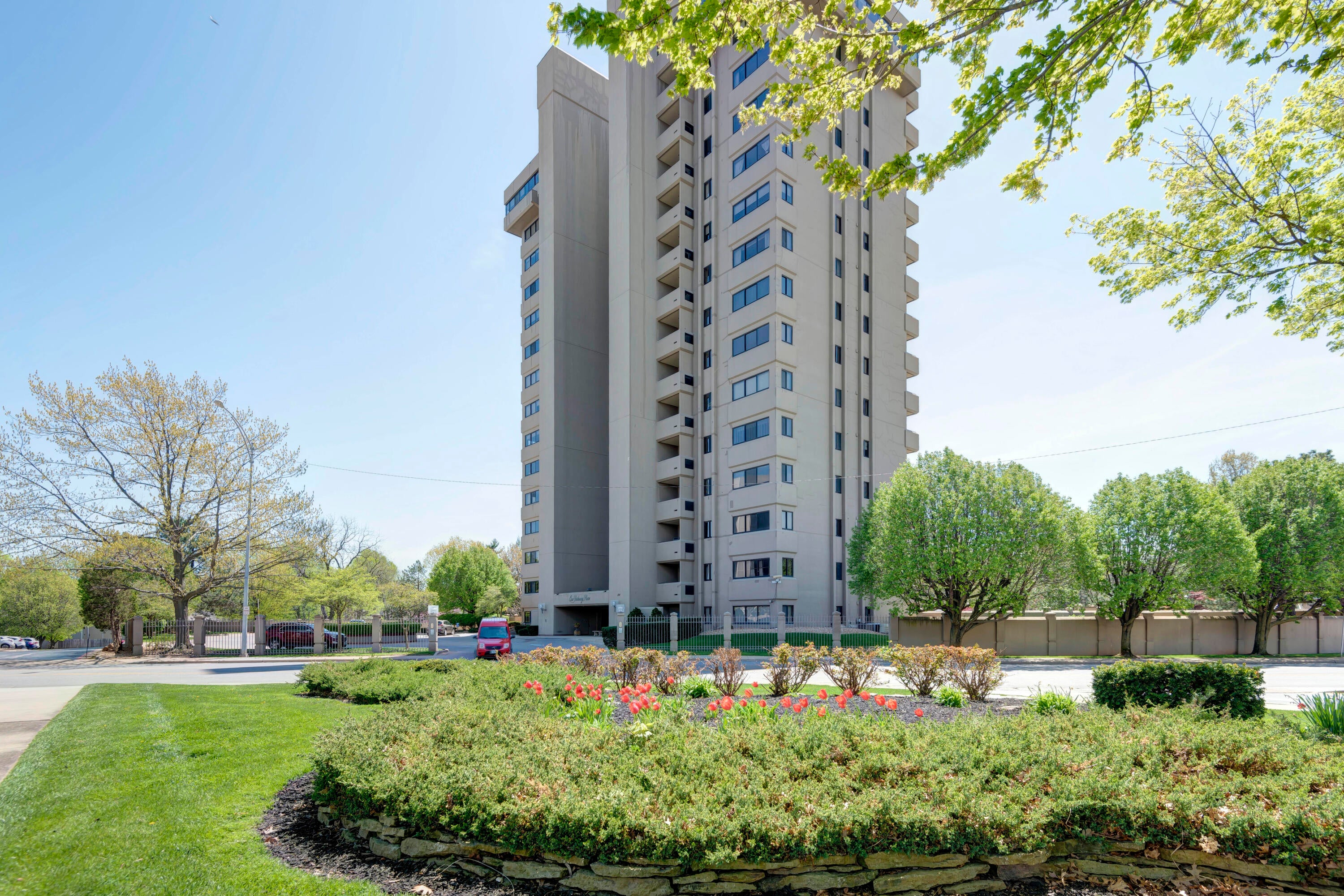350 S John Q Hammons Parkway 1-a — photo